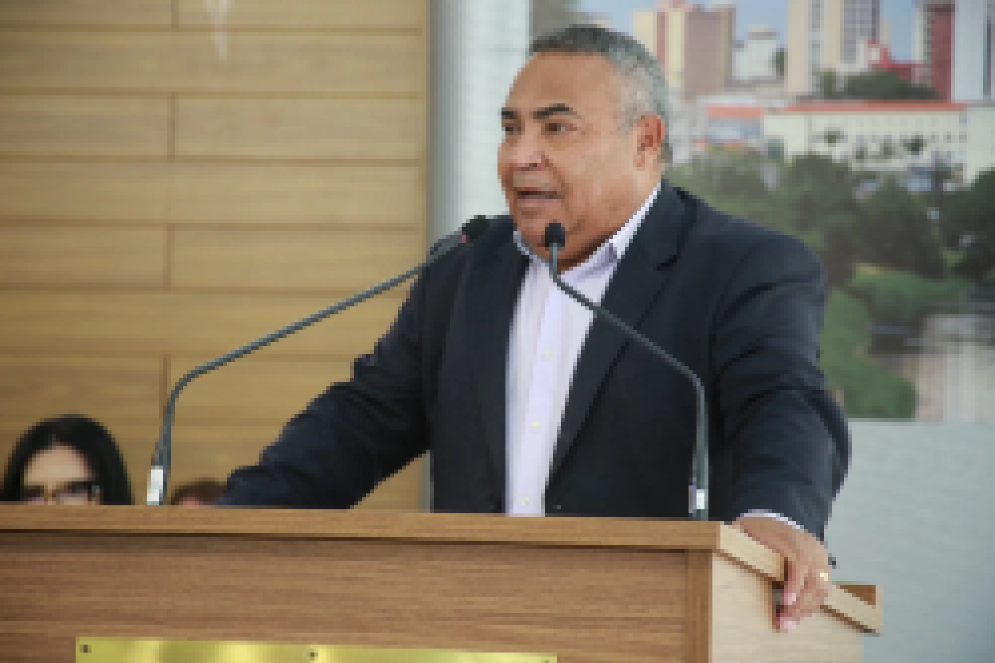 Cláudio Sorocaba solicita ao Executivo a implantação de sentido único em rua do Wanel Ville IV