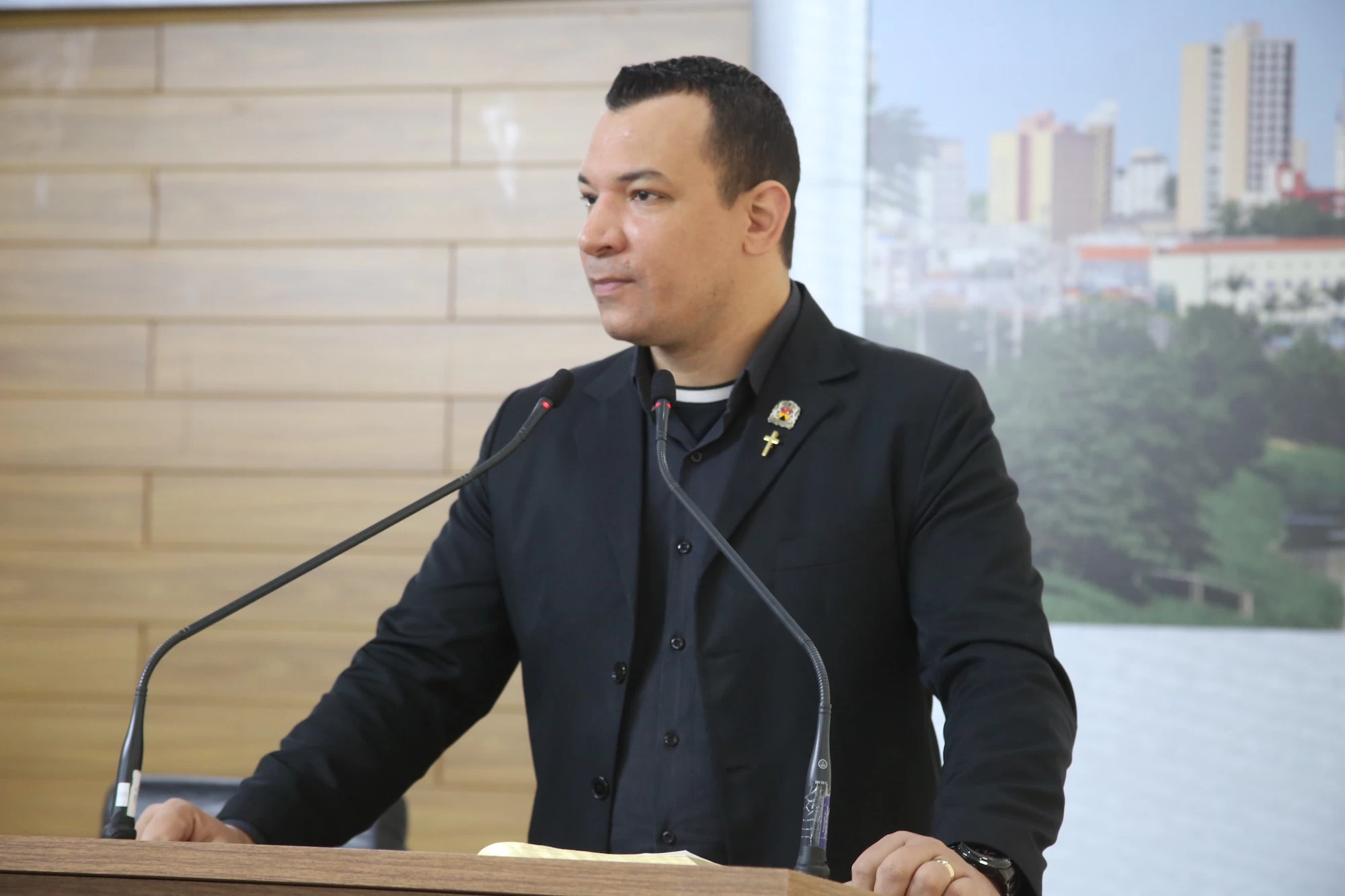 Dylan Dantas cobra melhorias viárias no bairro Caguassu