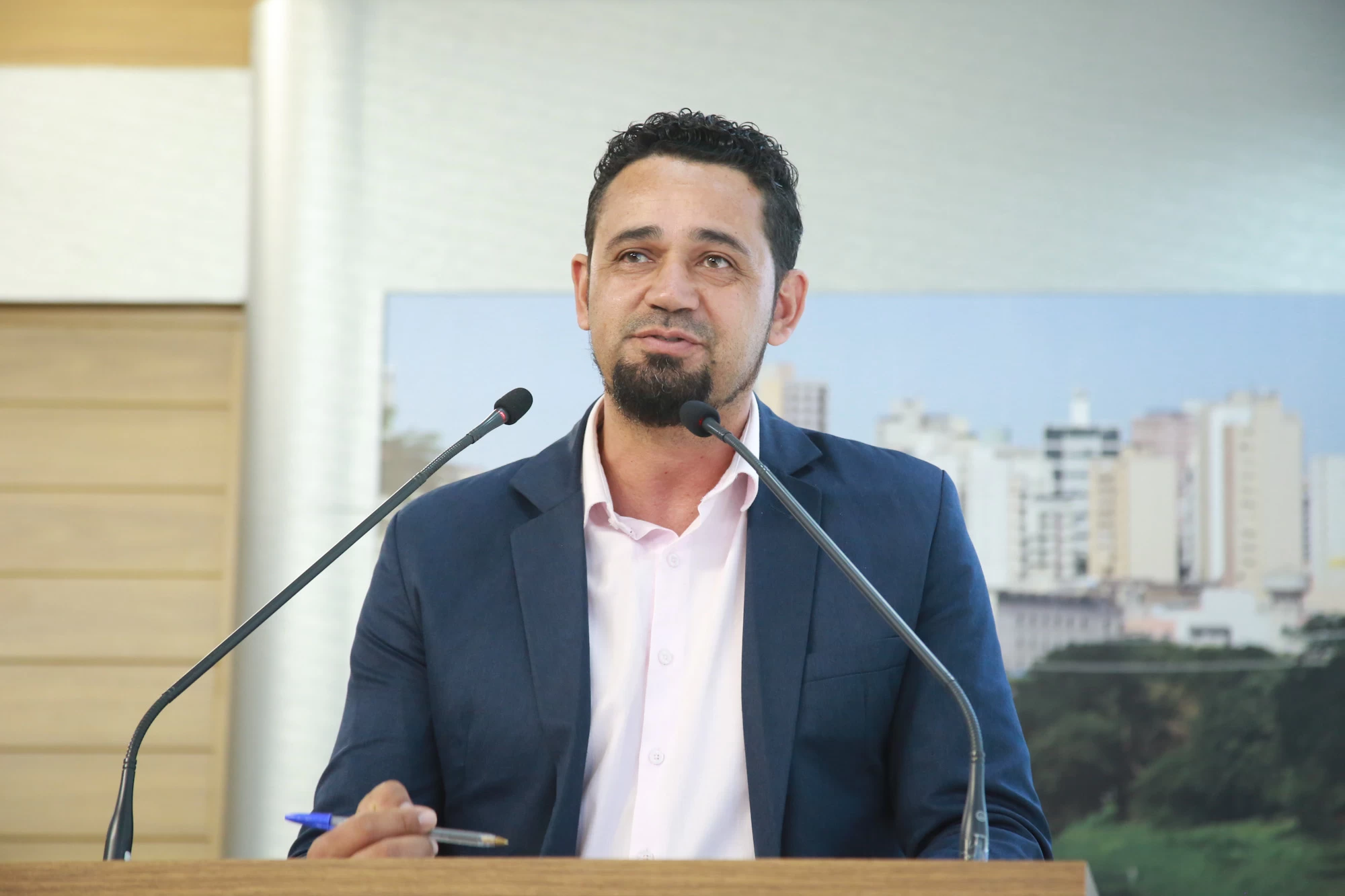 Projeto do vereador Rogério Marques visa garantir participação remota dos pais em reuniões escolares