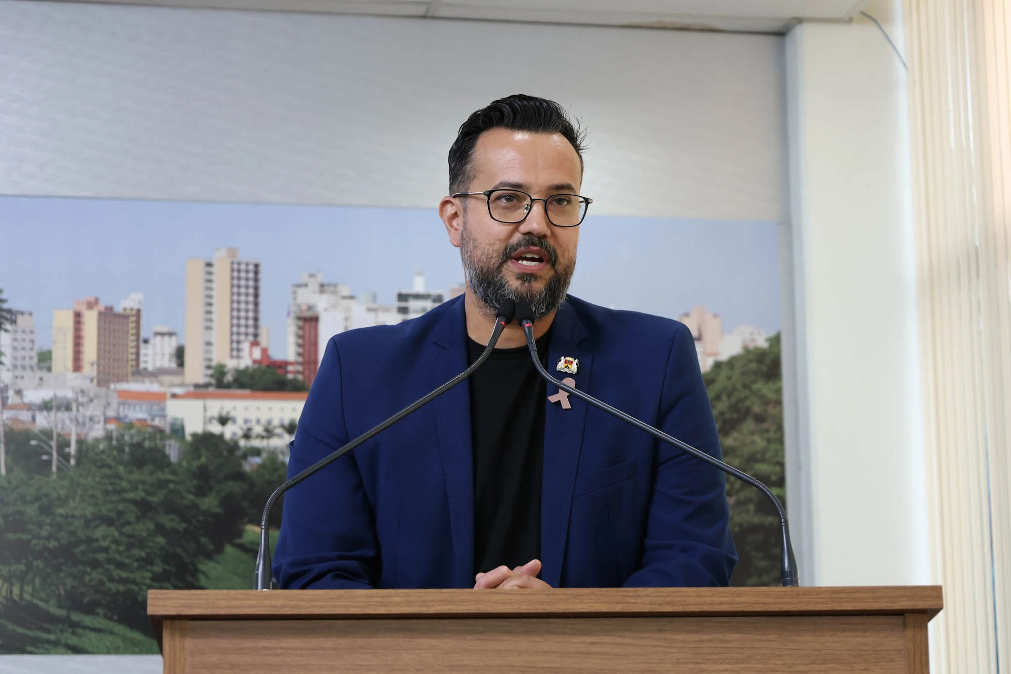 Fábio Simoa solicita informações sobre pavimentação asfáltica de rua no Jardim do Sol