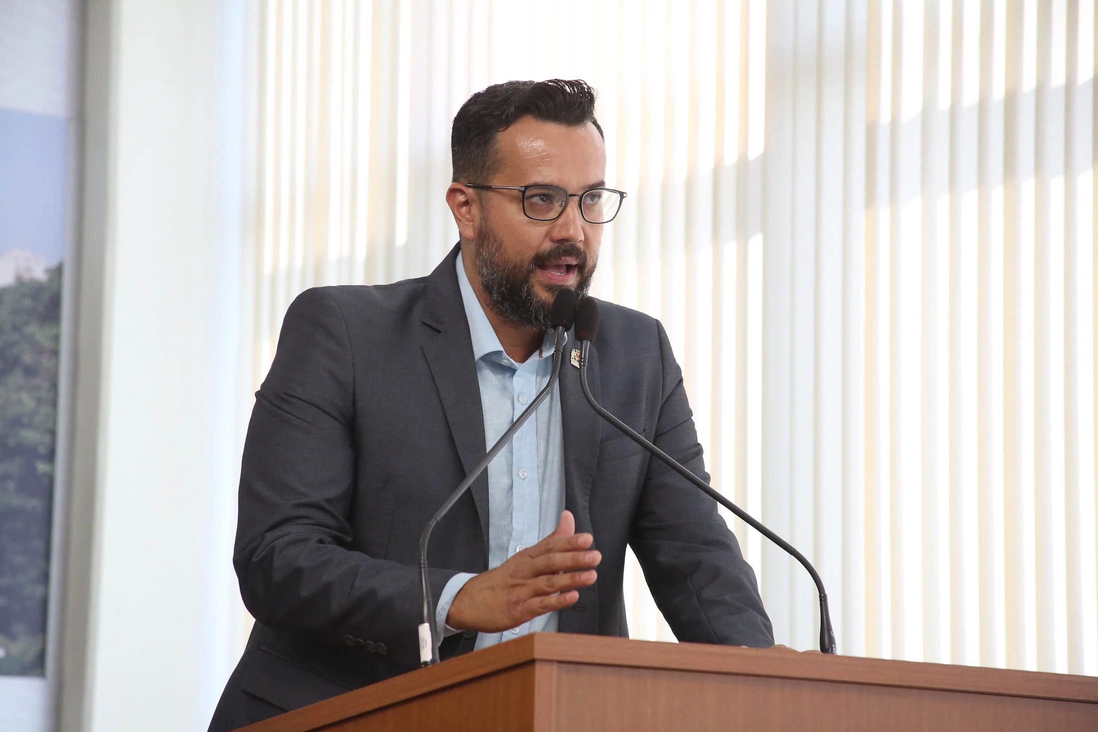 Fábio Simoa solicita aplicação de material fresado por toda a extensão da Estrada do Inhayba