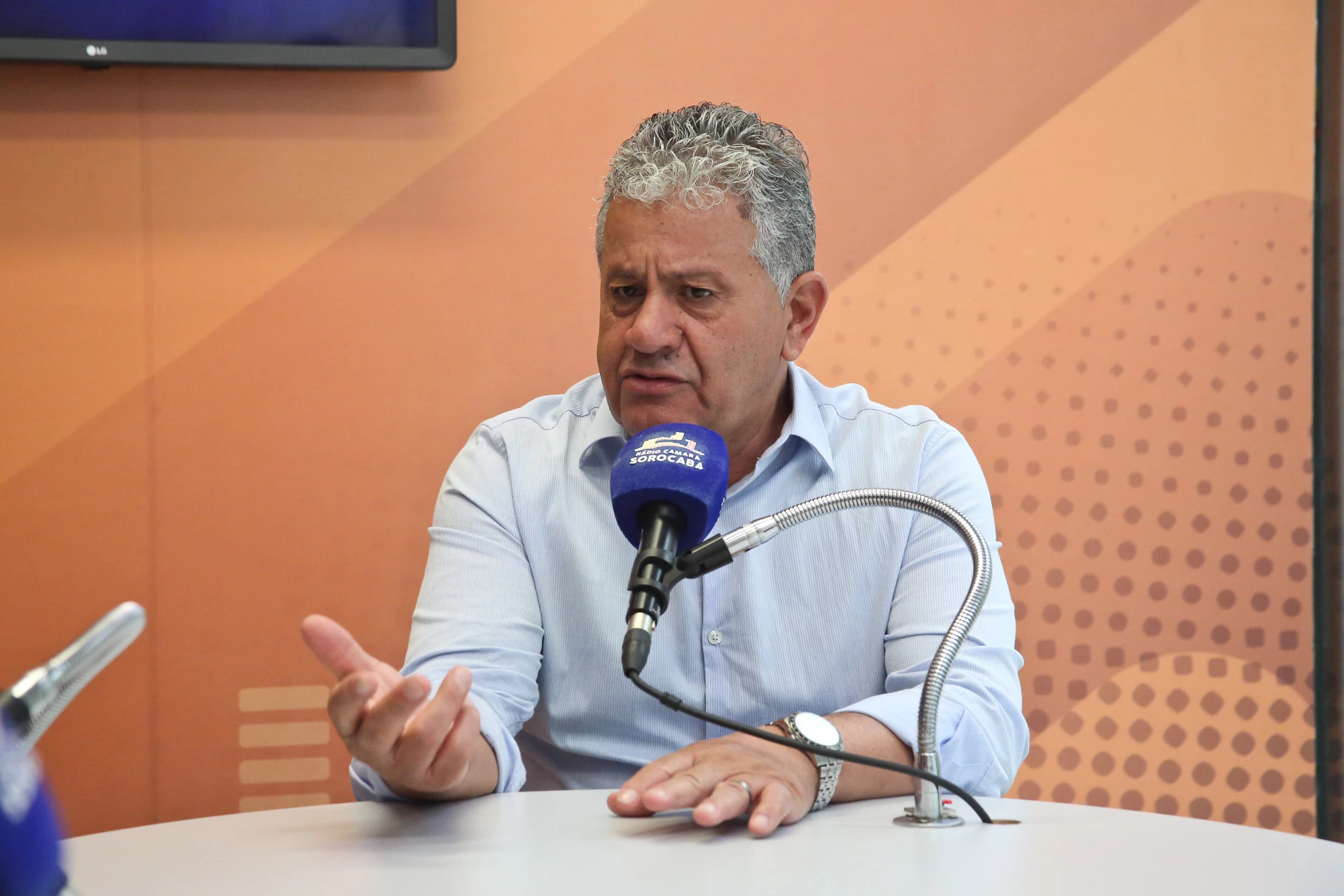 Izídio de Brito defende pautas do trabalhador e melhorias na saúde em entrevista à Rádio Câmara
