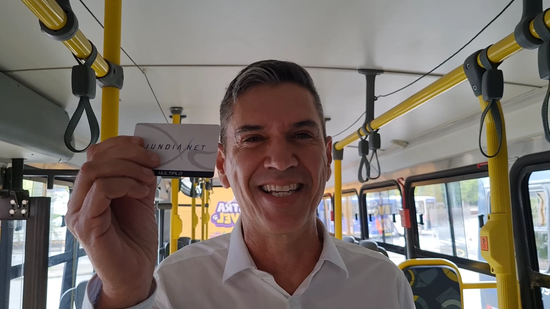 Prefeito Guto Issa anuncia passagem de ônibus gratuita aos domingos em São Roque