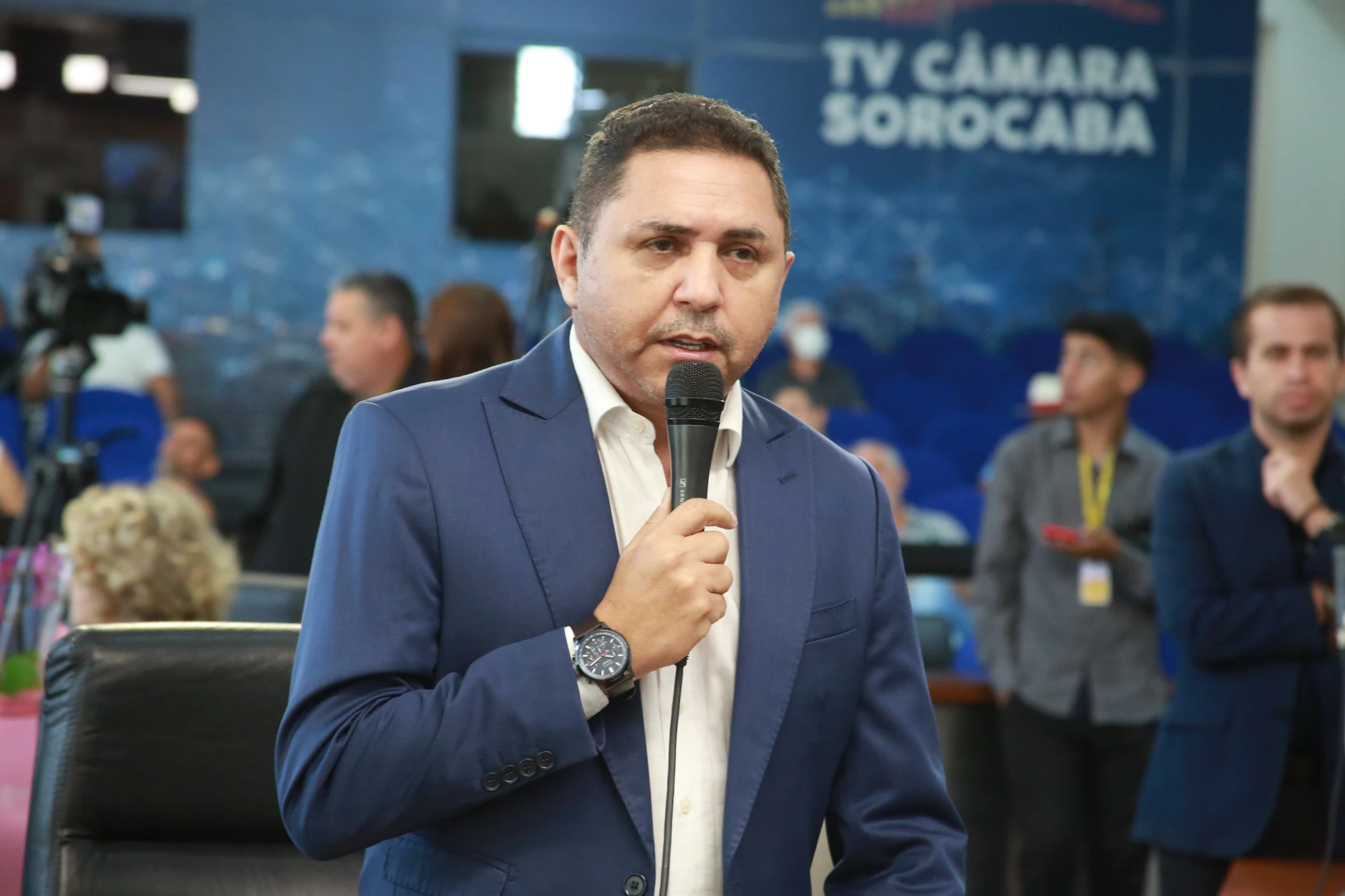 Cícero João reivindica medidas de segurança viária em rua do Jardim Santa Cláudia