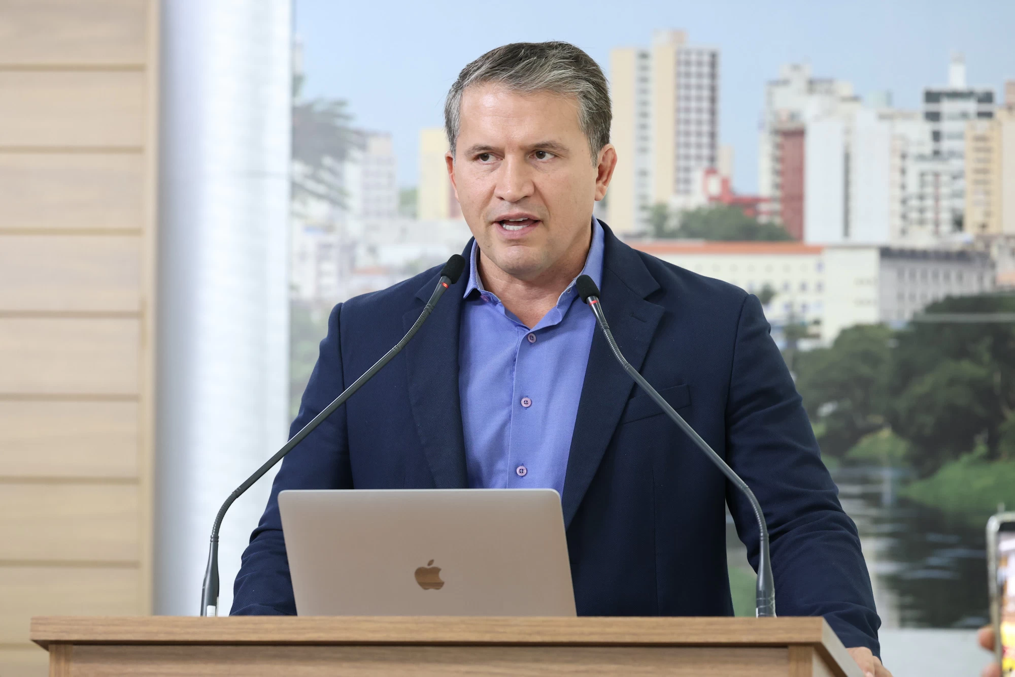 Roberto Freitas questiona o Executivo sobre custo-benefício da construção da Marginal Direita
