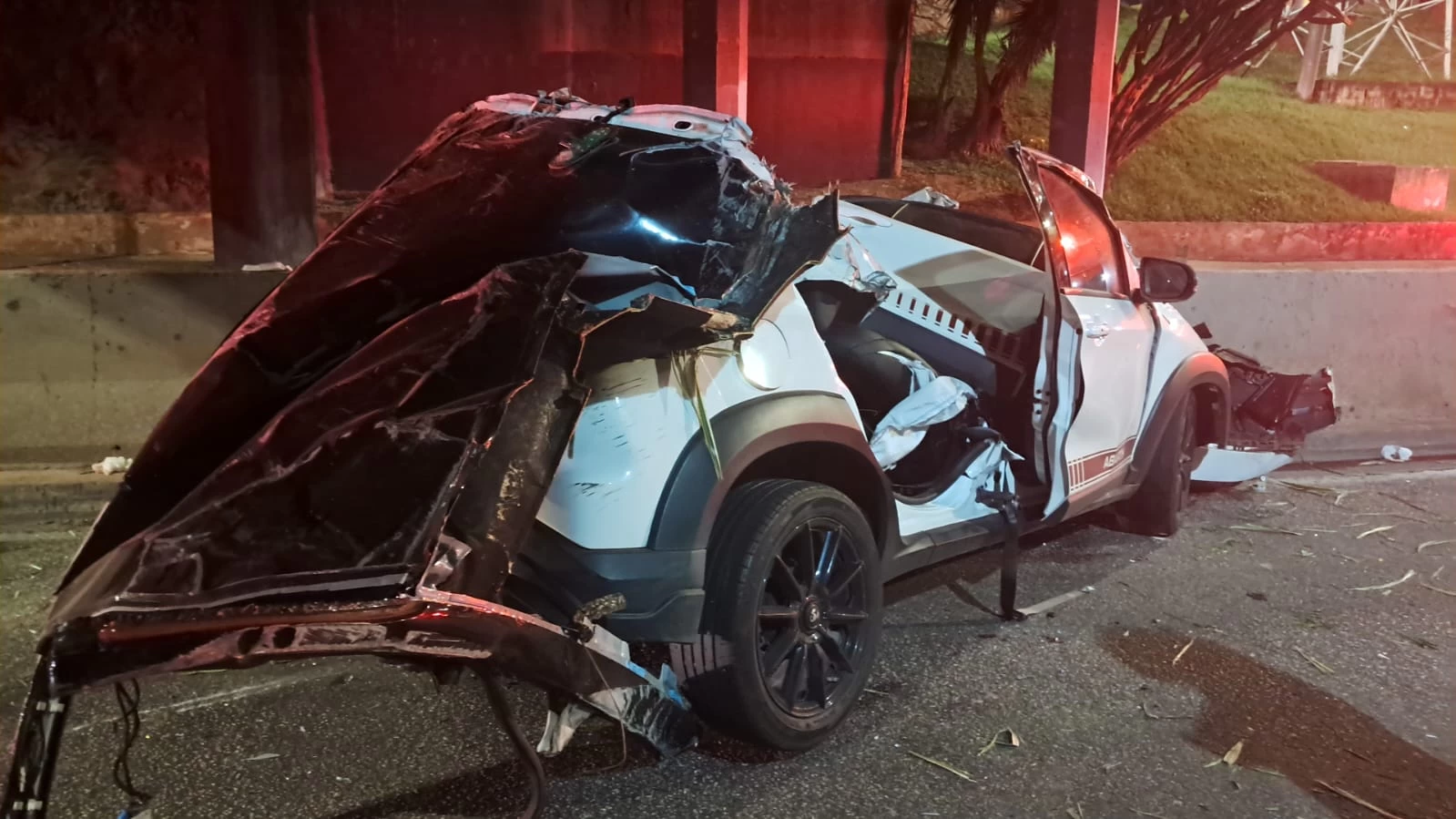 Motorista fica gravemente ferido após perder controle do carro na Dom Aguirre