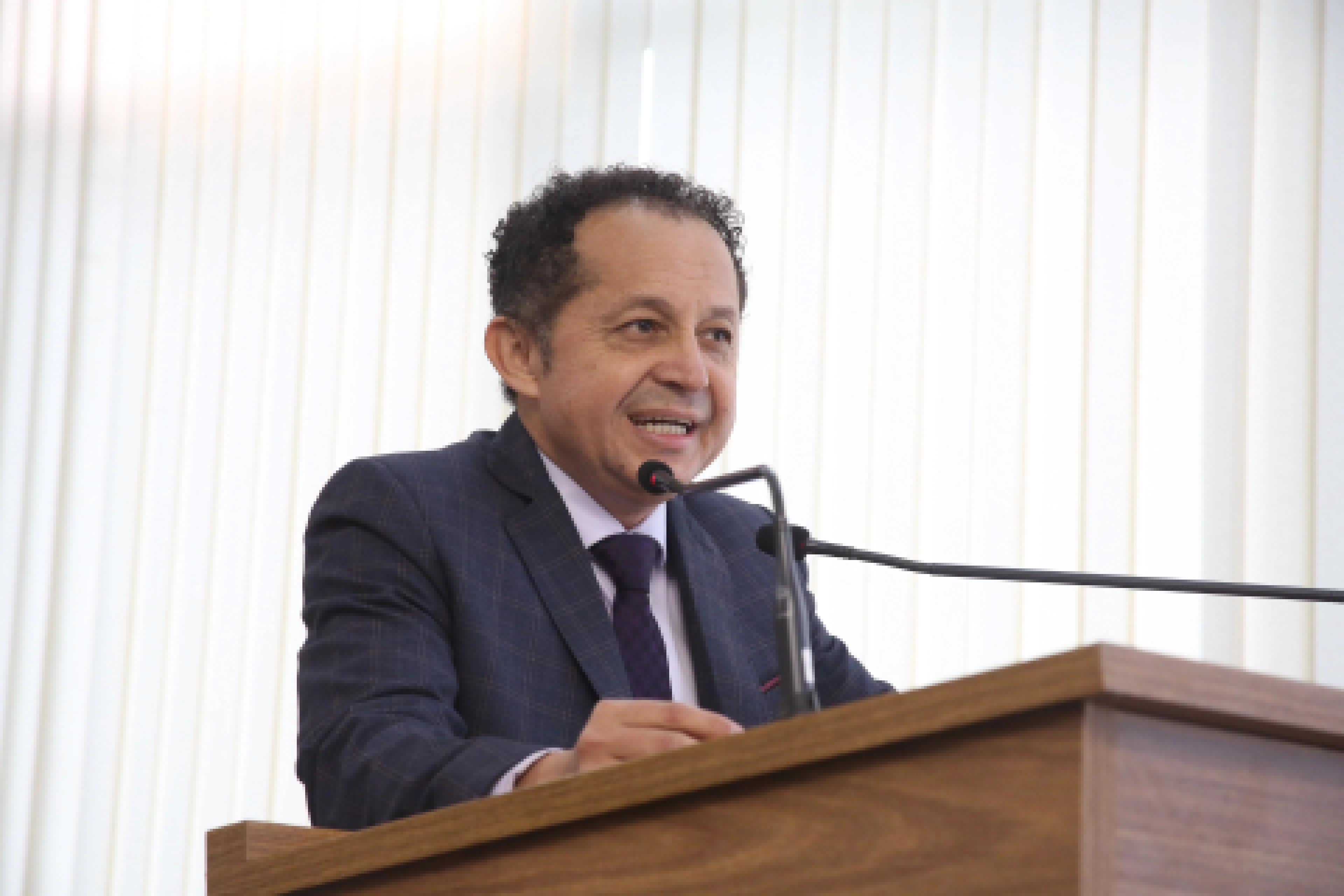 Toninho Corredor solicita aplicação de fresa asfáltica em rua paralela à Rodovia João Leme dos Santos