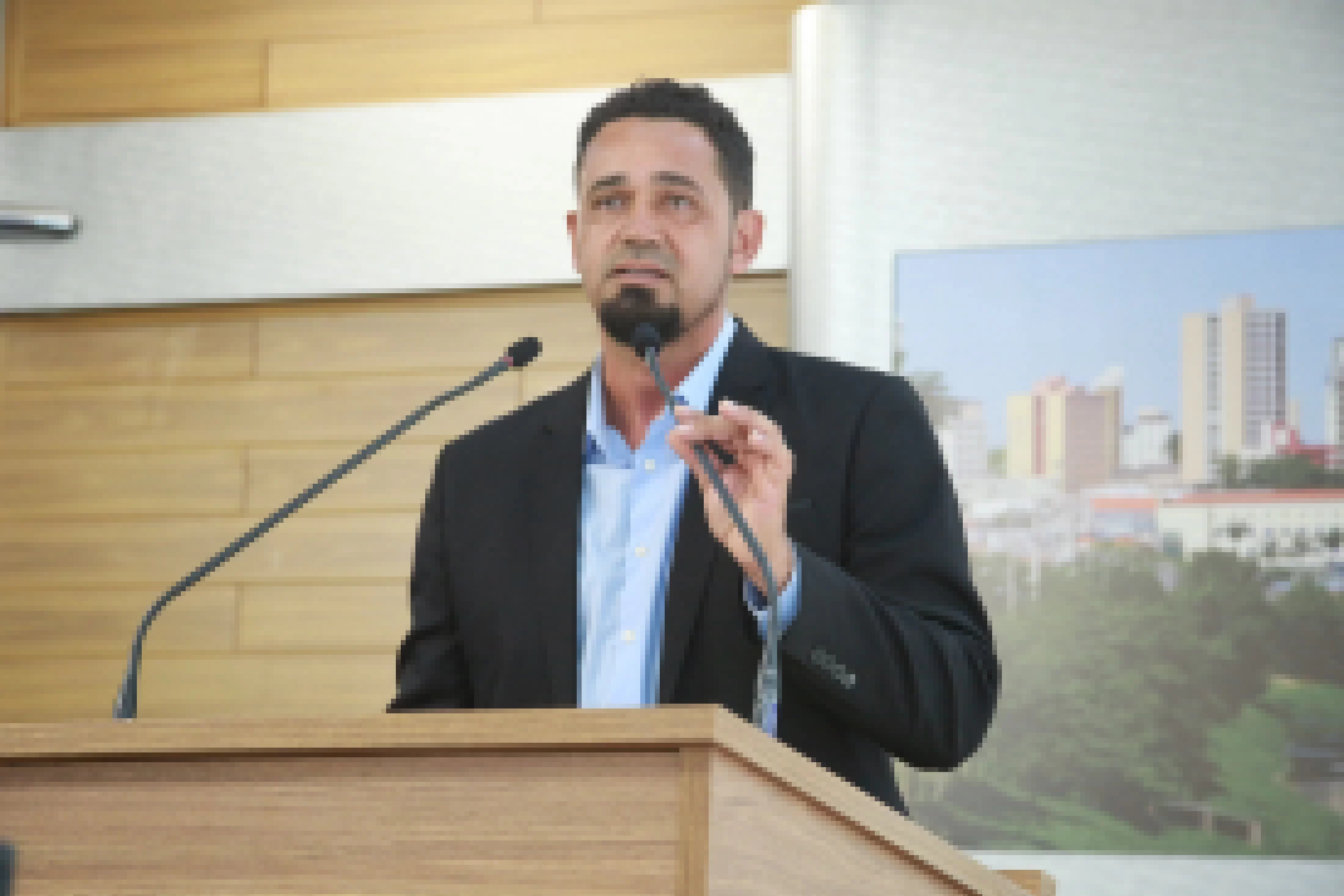 Rogério Marques requer implantação de iluminação pública em trecho da Avenida Victor Andrew
