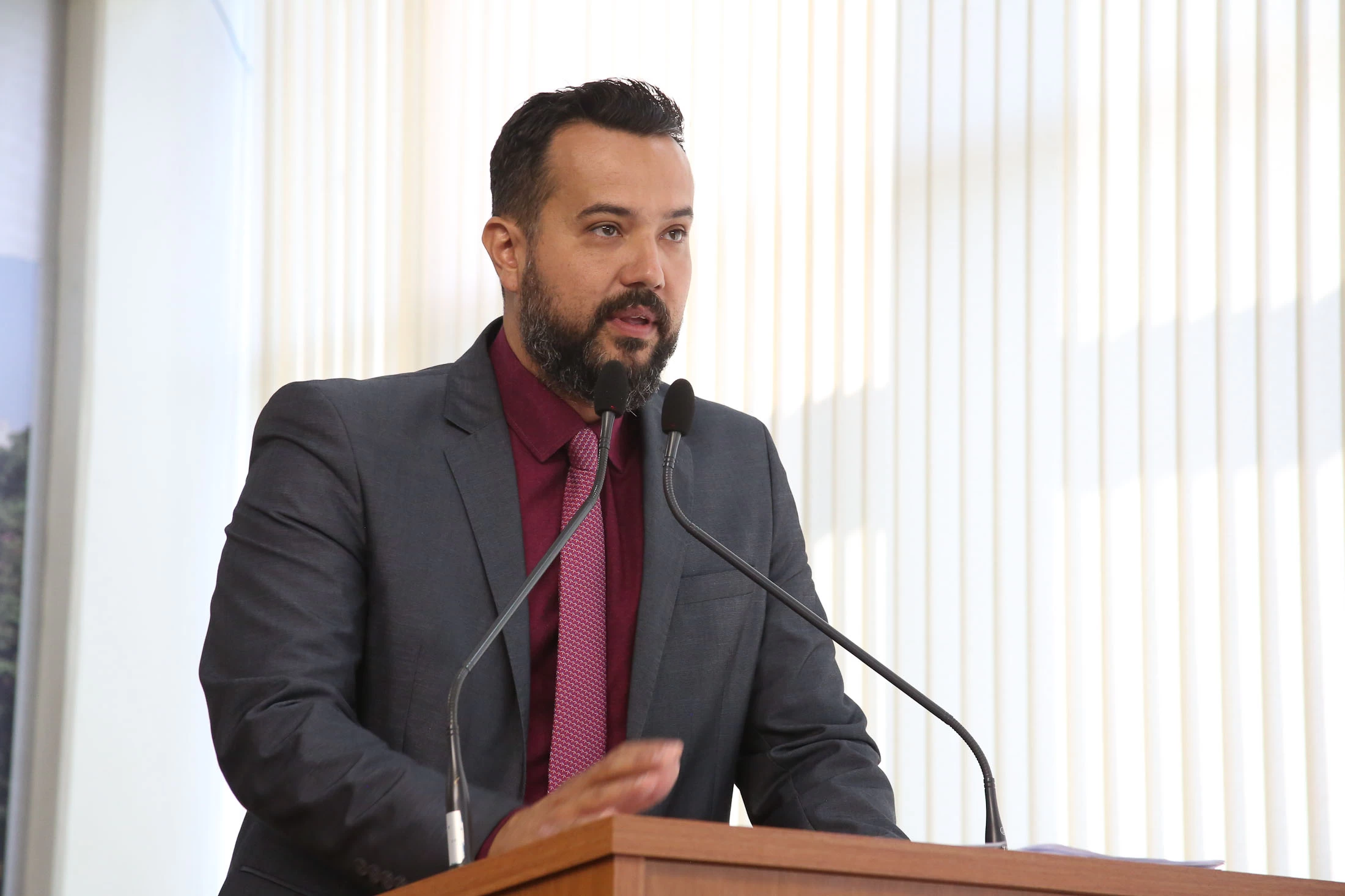 Fábio Simoa solicita ao Executivo patrolamento e manutenção de várias ruas de Brigadeiro Tobias