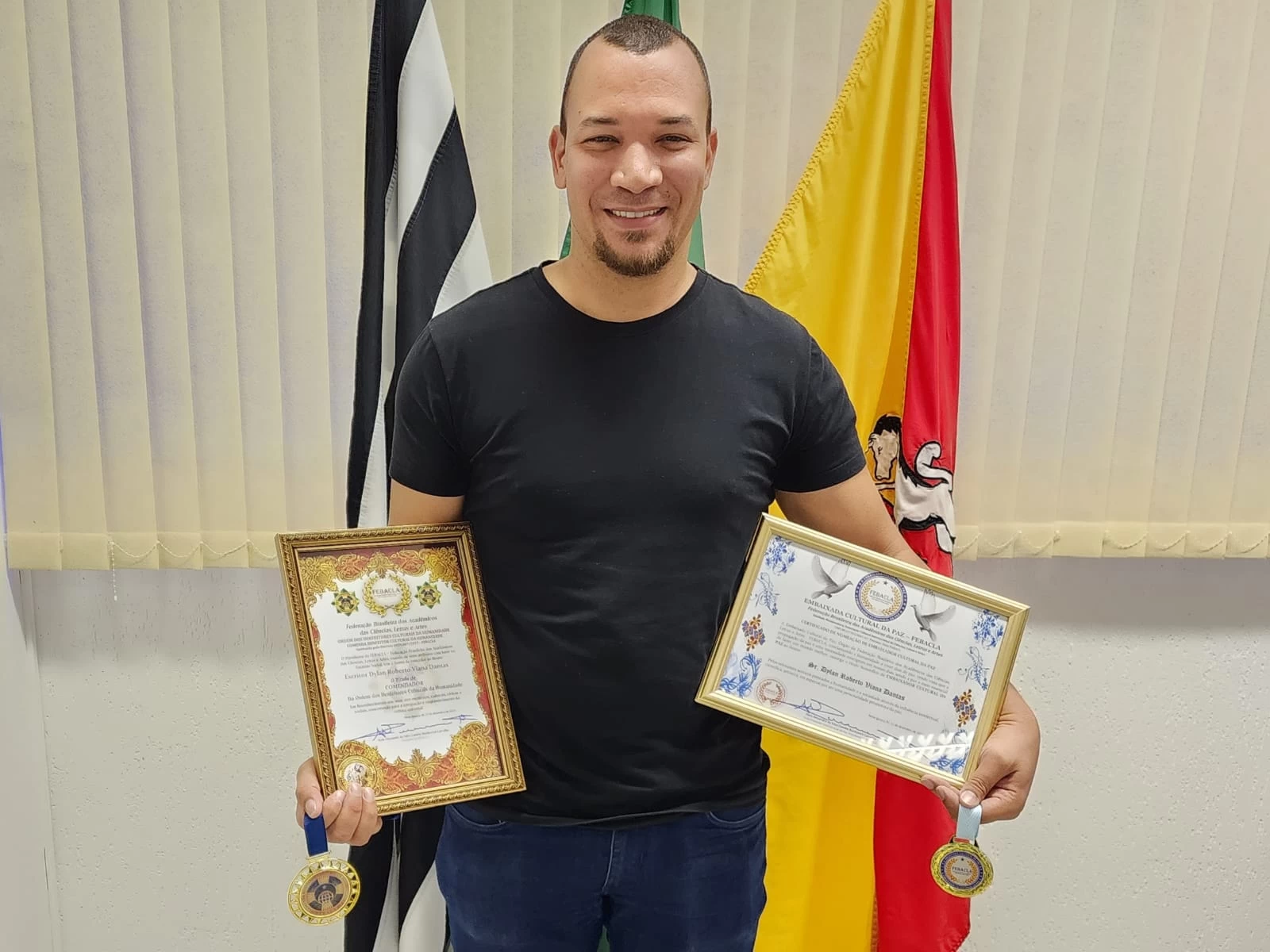 Dylan Dantas recebe comenda “Benfeitor Cultural da Humanidade” e Título de Embaixador Cultural da Paz