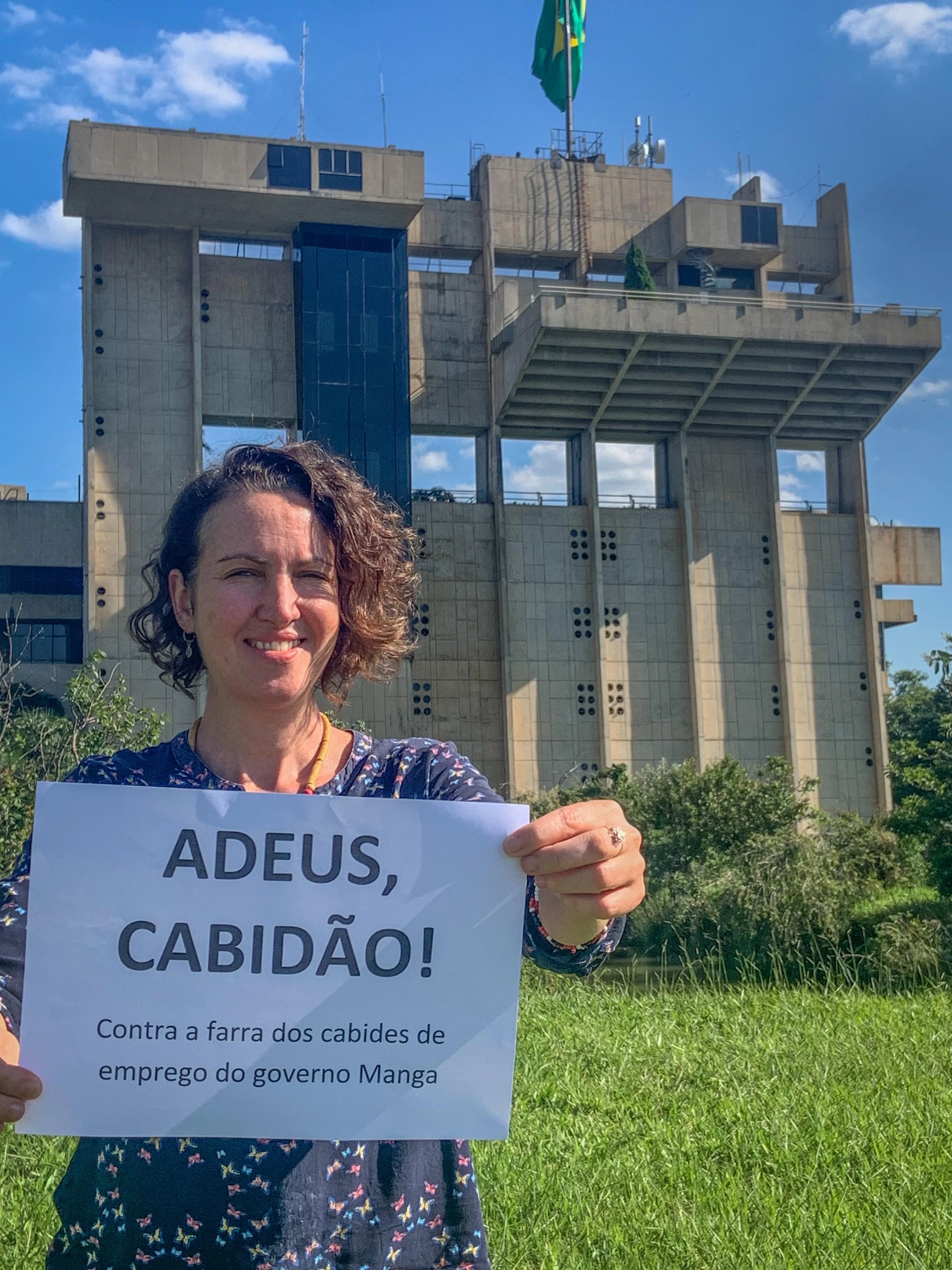 Justiça determina exoneração de 542 cargos comissionados na prefeitura