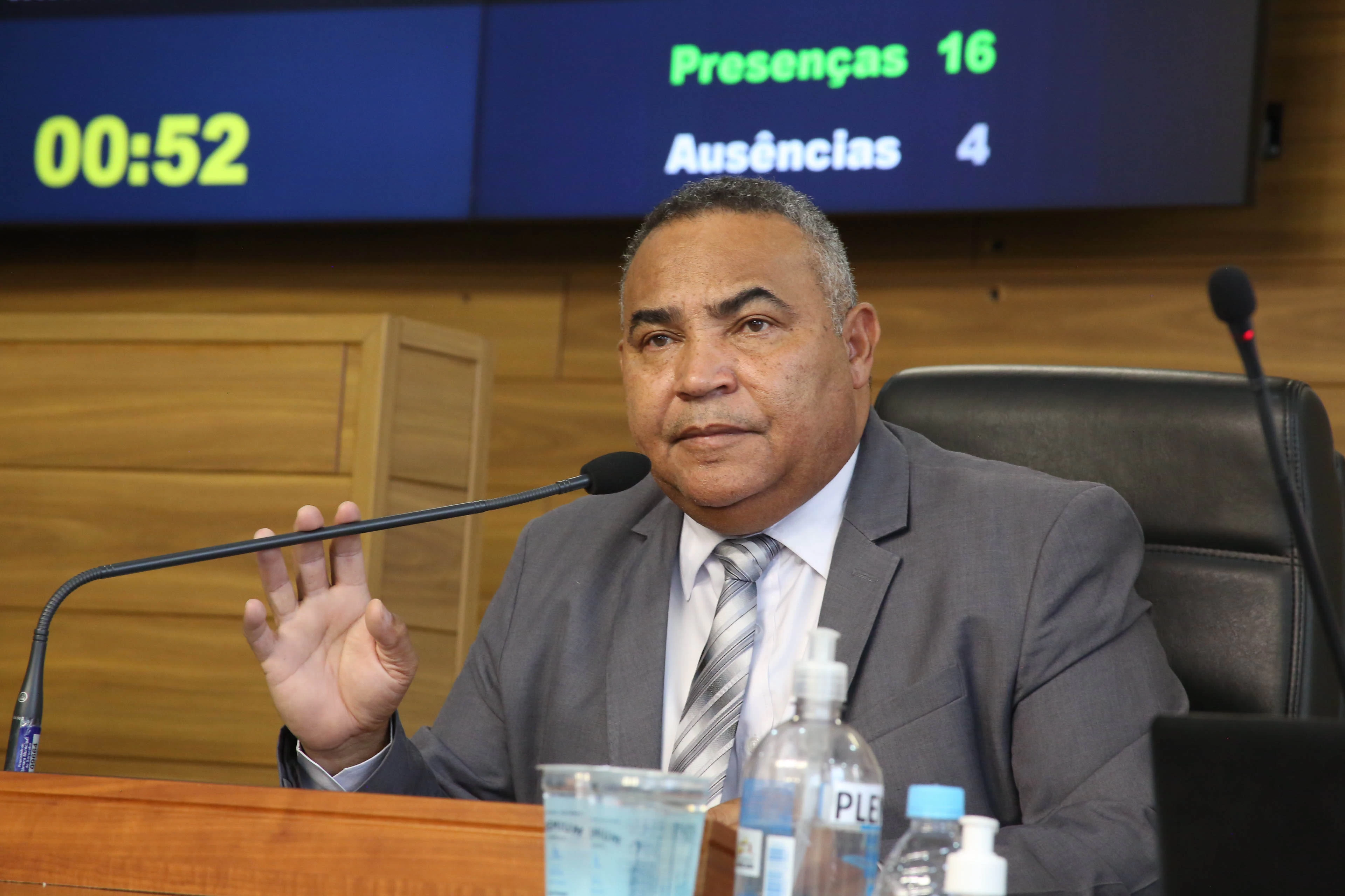 Cláudio Sorocaba solicita manutenção do Conjunto Habitacional Professor Benedito Cleto