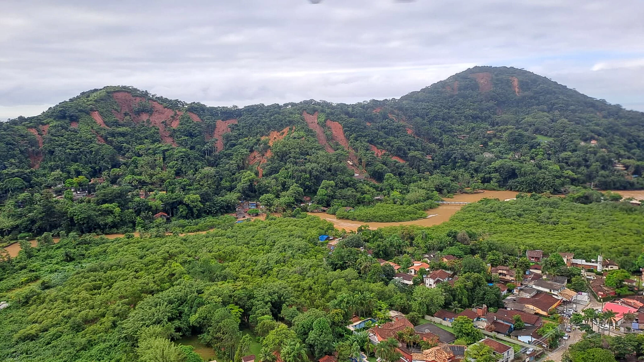 Governo de SP dá início às obras de recuperação da Mogi-Bertioga (SP-098)