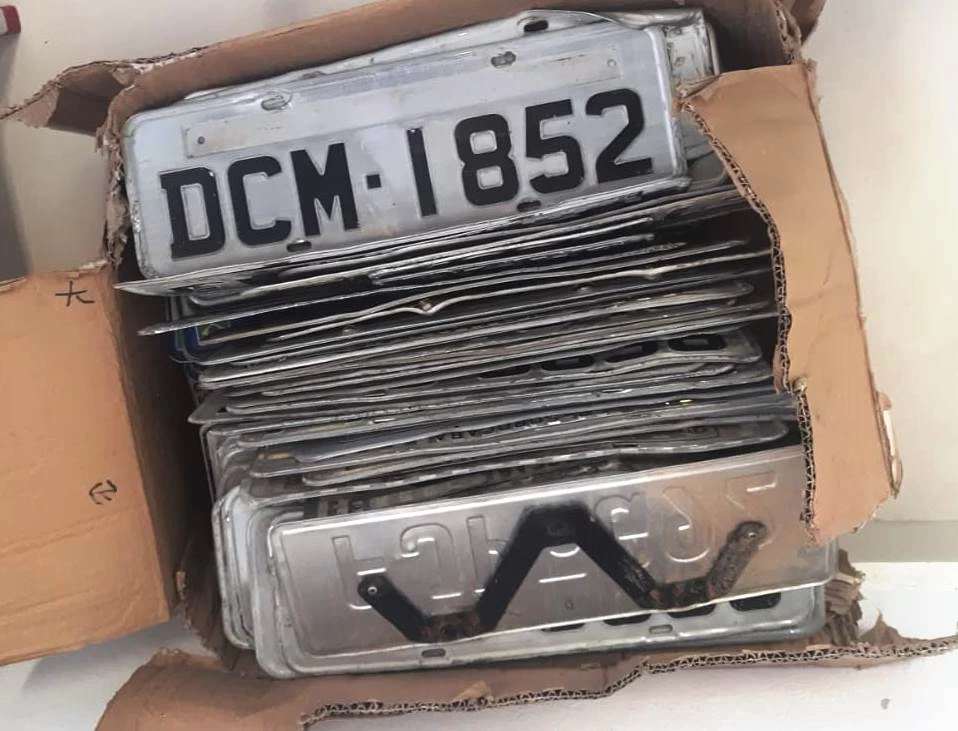 Prefeitura de Sorocaba recolhe placas perdidas de veículos e disponibiliza para retirada