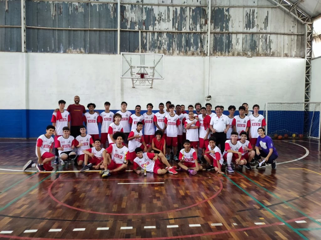 Centro Esportivo “Dr. Pitico” reúne adolescentes na Maratona de Basquete