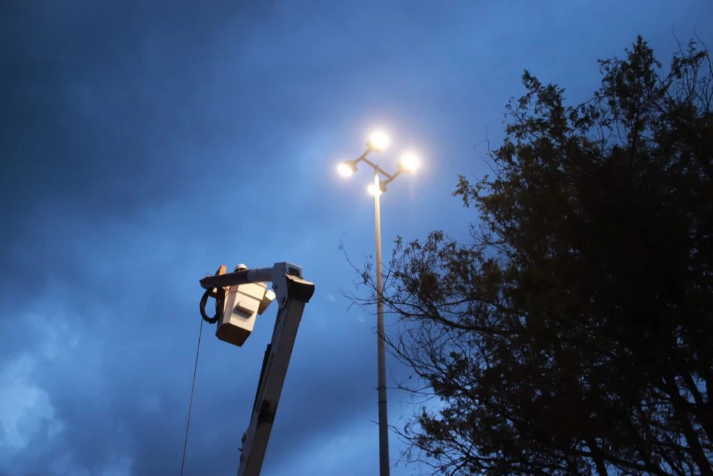 Parque Carlos Alberto de Souza no Campolim recebe iluminação com tecnologia de LED