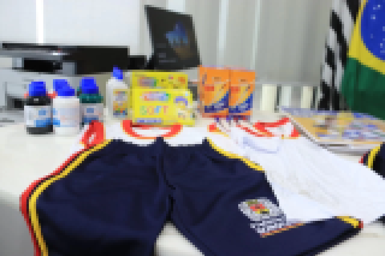 Prefeitura de Sorocaba inicia entrega de uniformes escolares e materiais complementares nas escolas municipais