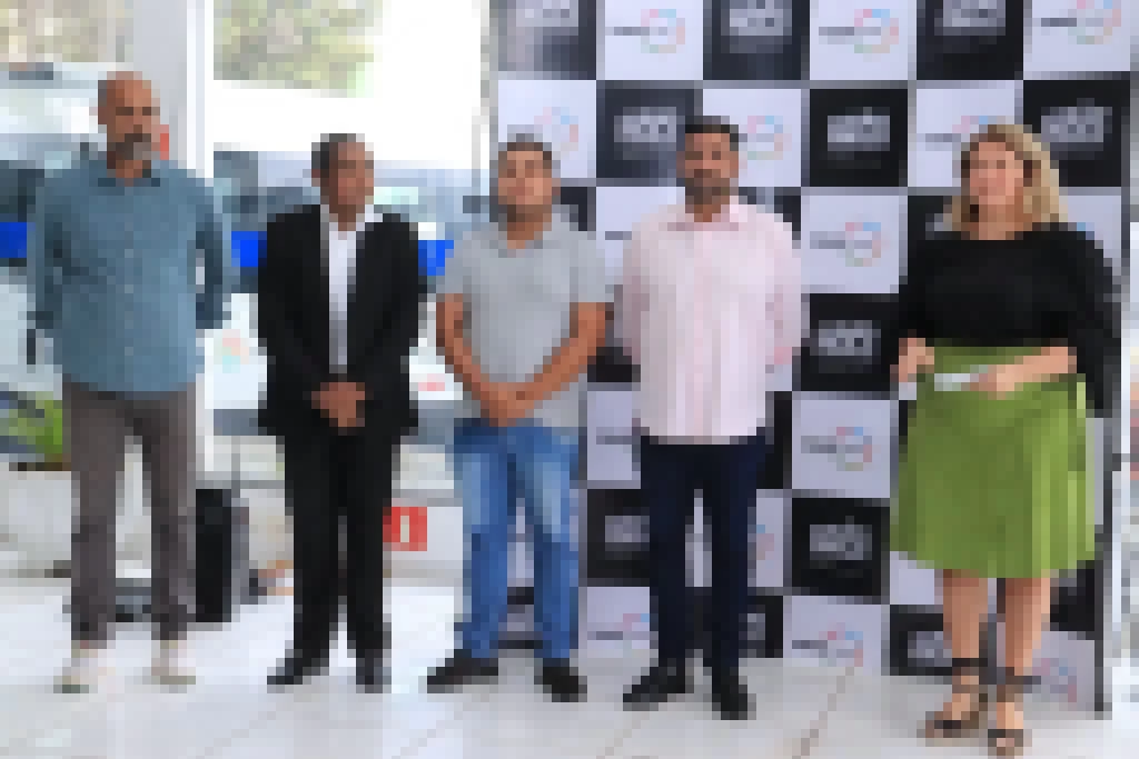 Prefeitura de Sorocaba recebe duas vans adaptadas do programa estadual Cidade Acessível