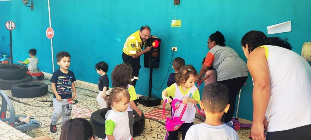 Campanha Maio Amarelo 2023 destaca ações educativas de segurança no trânsito em escolas e empresas