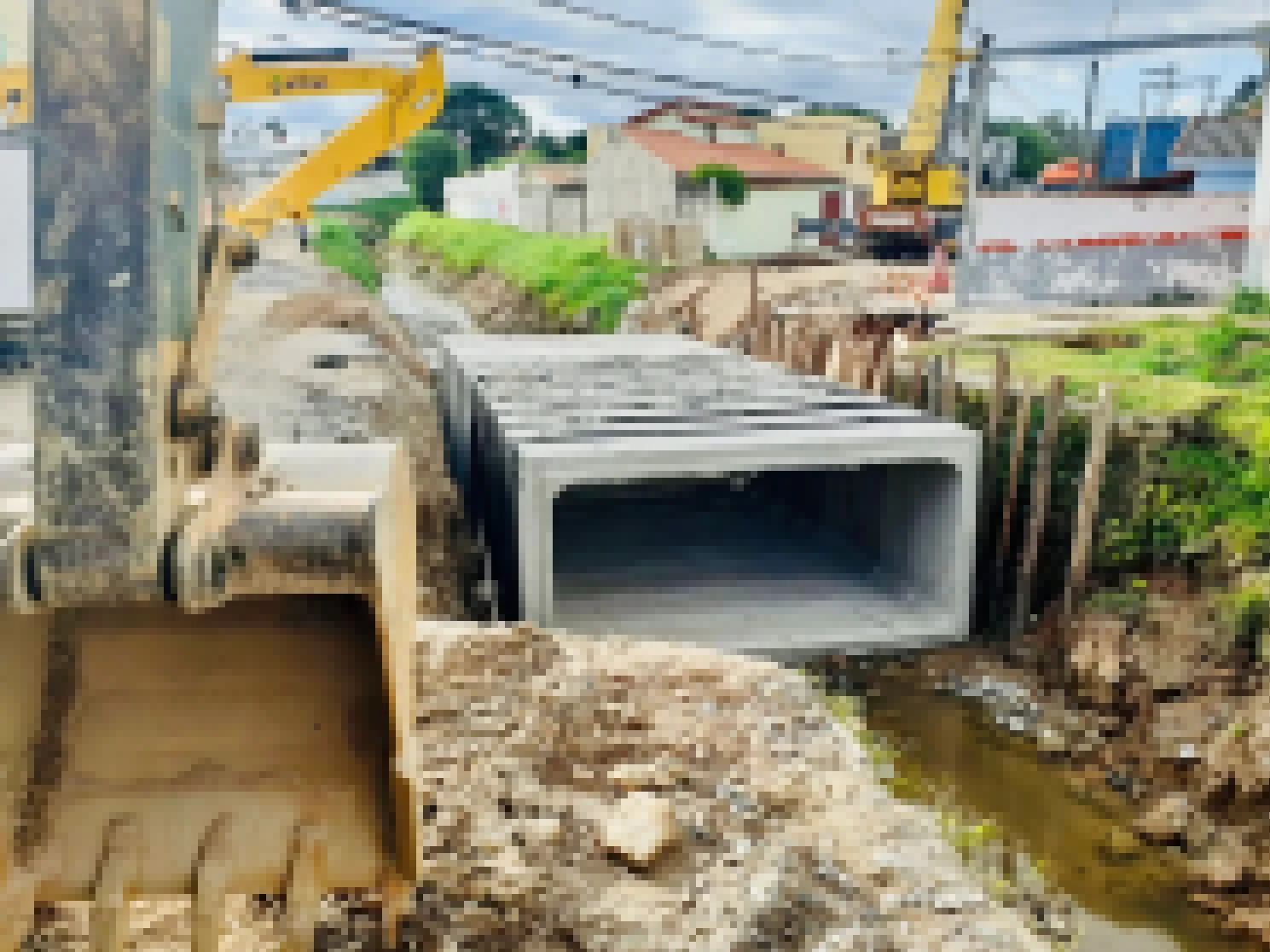 Saae/Sorocaba instala aduelas para substituição de travessia no Jd. Piratininga
