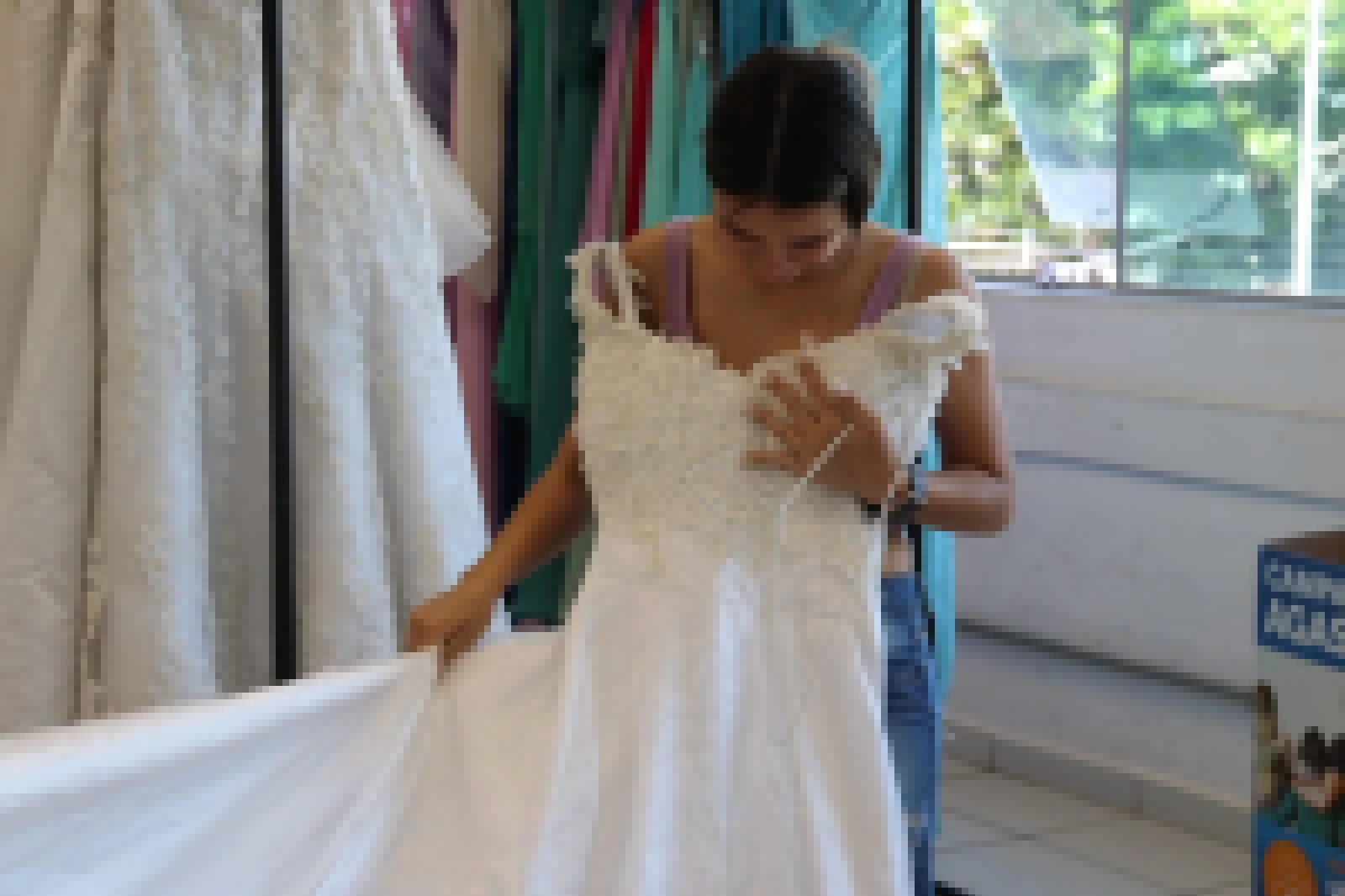 Noivas realizam as provas dos vestidos para o Casamento Comunitário 2022