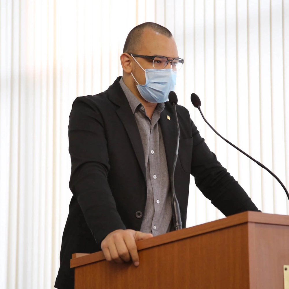 Dylan Dantas questiona demora no chamamento de professores aprovados em concurso público