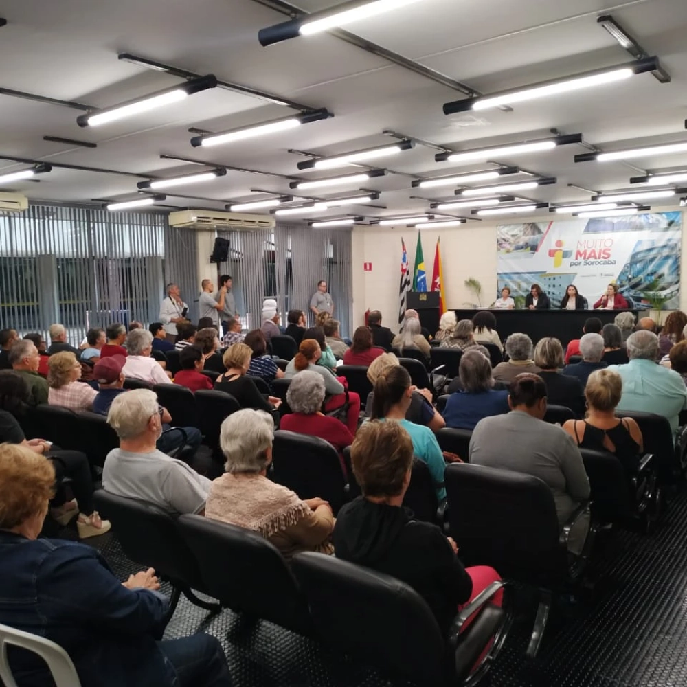 Encontro debate regularização de entidades para permanência de idosos