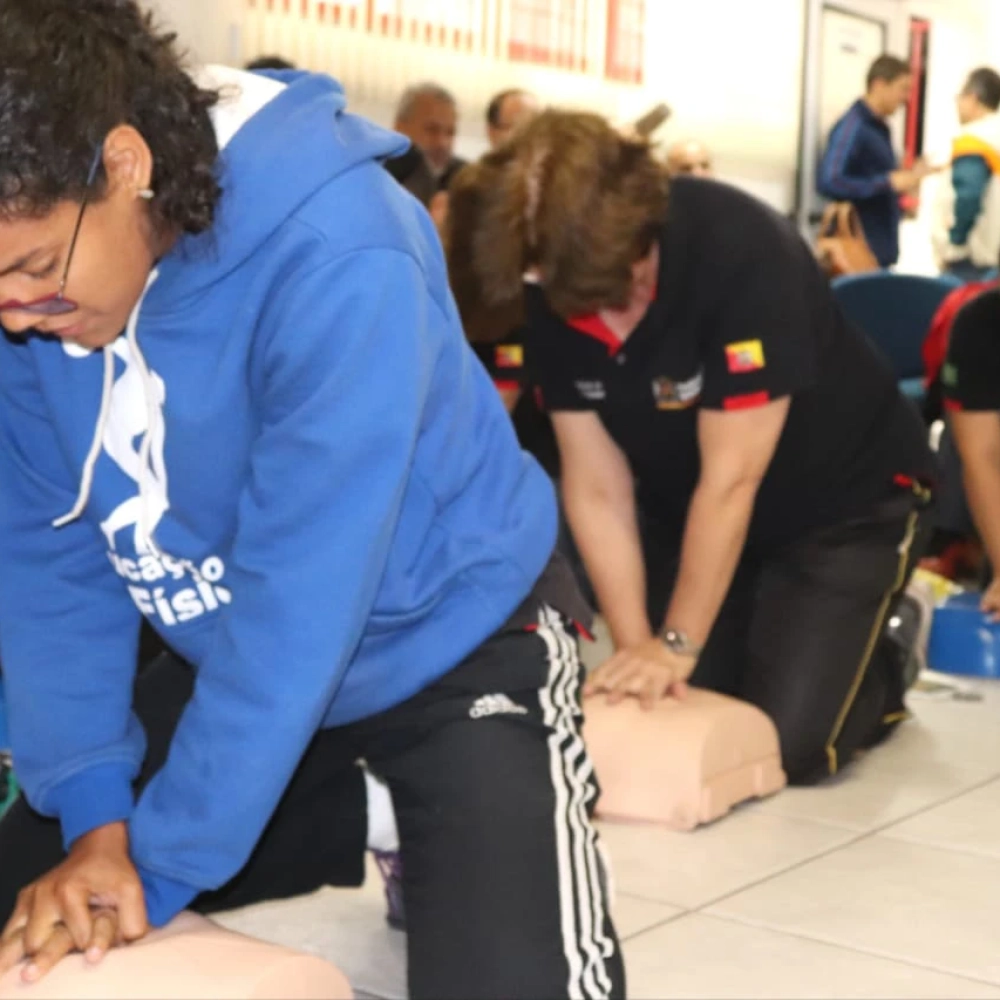 Equipe da Secretaria de Esportes recebe treinamento de Suporte Básico de Vida