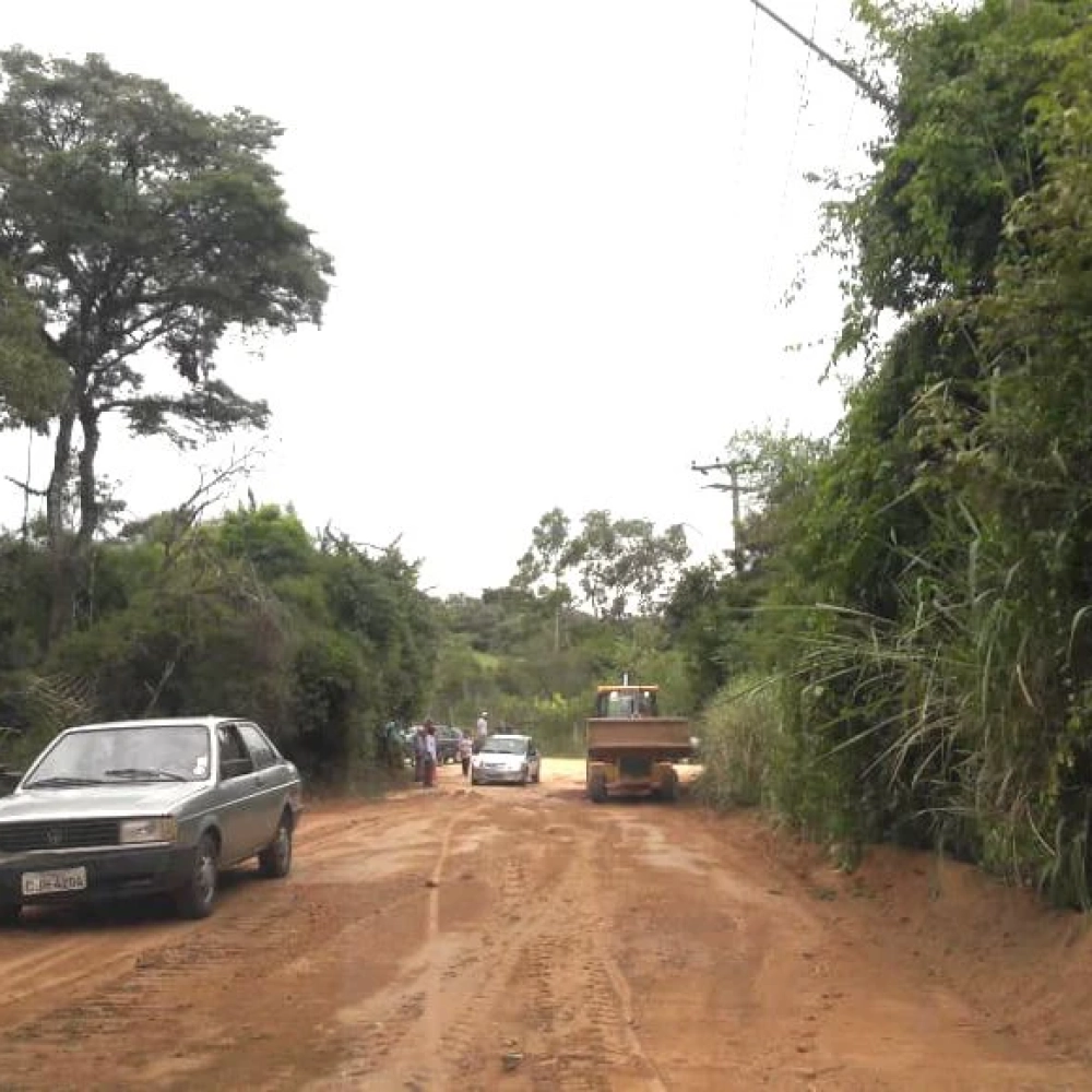 Estrada Campininha é reaberta para trânsito de veículos