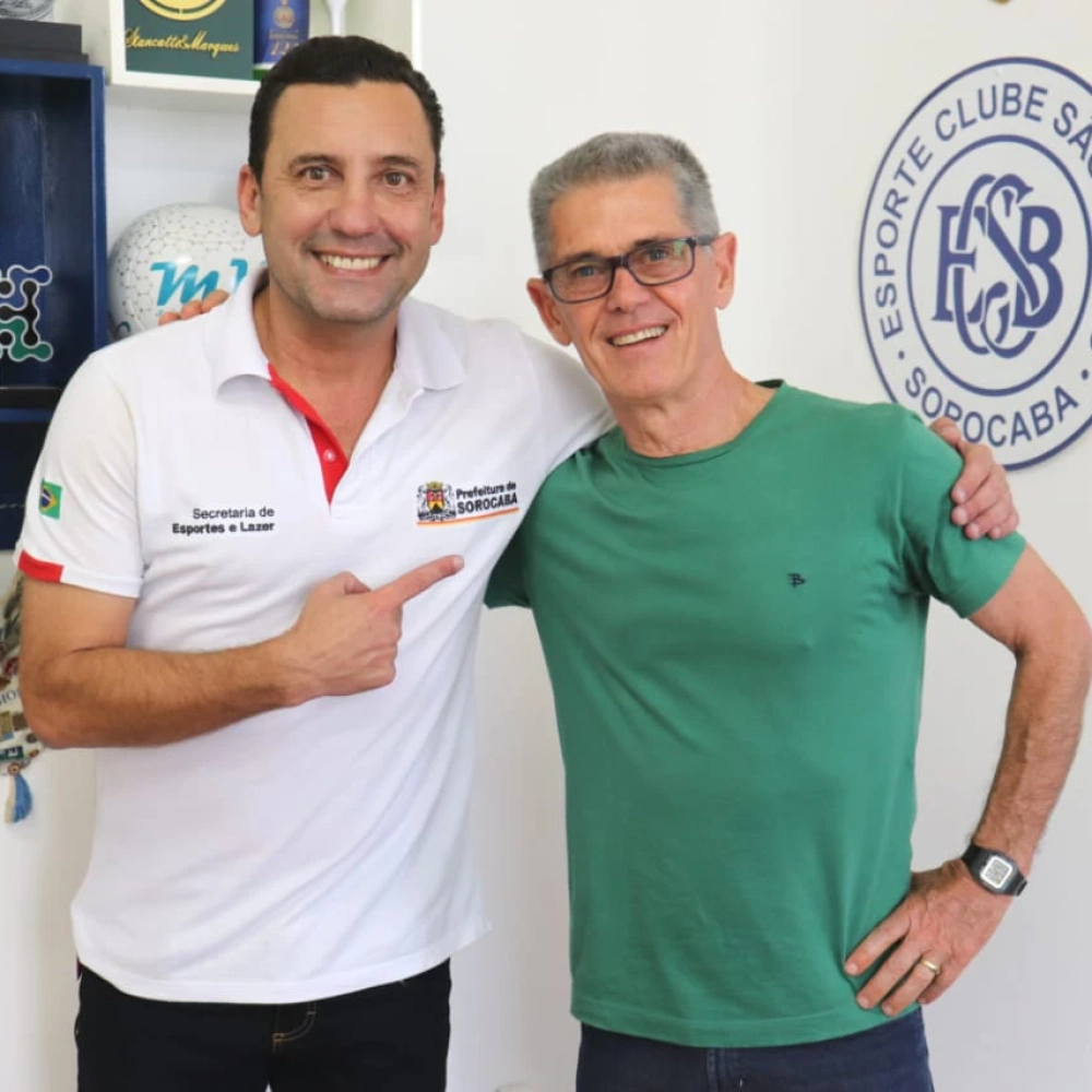 Ex-jogador Gatãozinho visita Museu dos Esportes