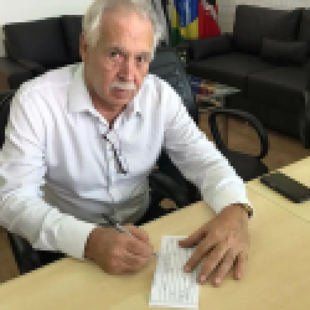 Ex-prefeito Flávio Chaves assina filiação no MDB