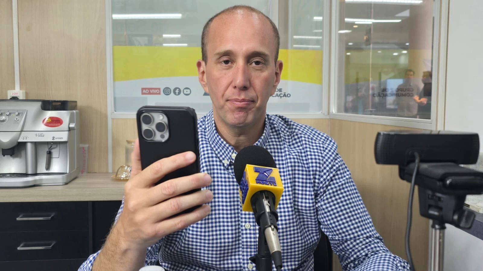 Manga tem uma semana para decidir se vai renunciar para disputar eleição ou esperar afastado volta à Prefeitura