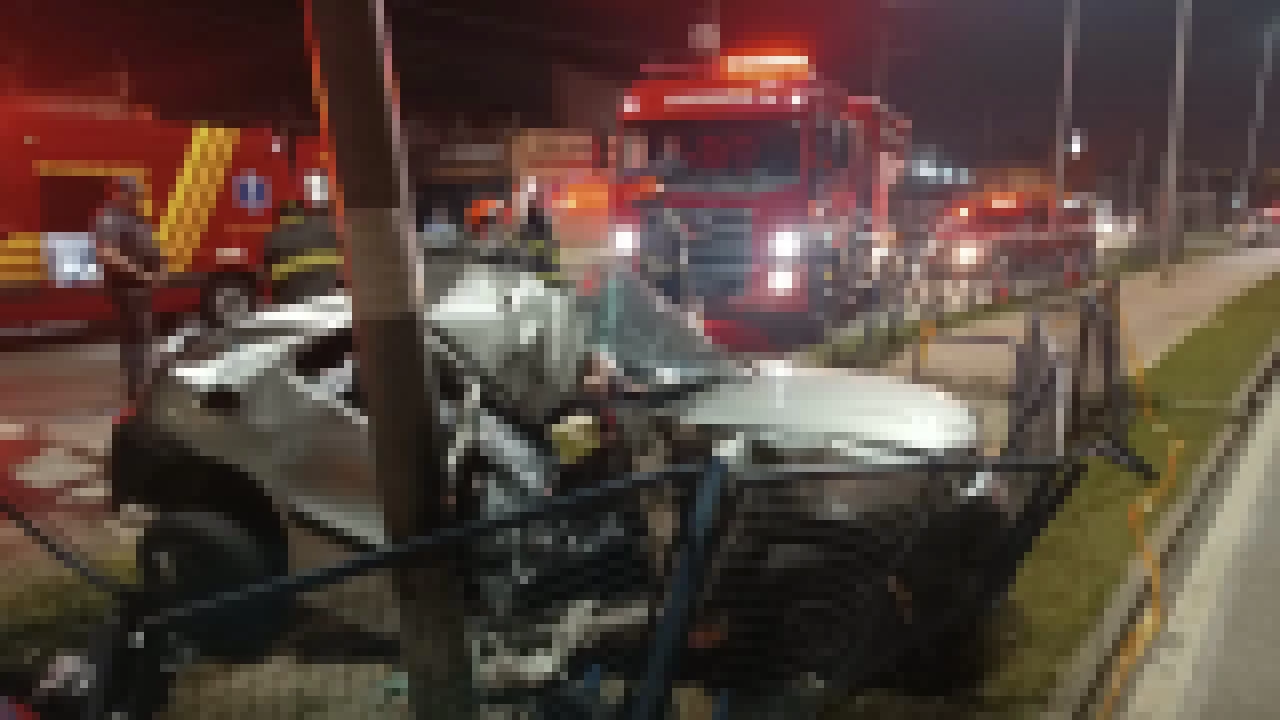 Mulher morre após grave acidente na Avenida Ipanema