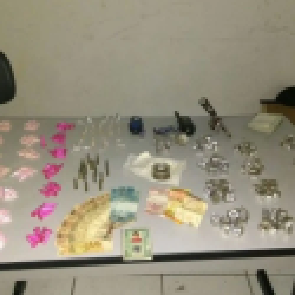 GCM detém traficantes com 329 porções de drogas no Jd. Itapemirim