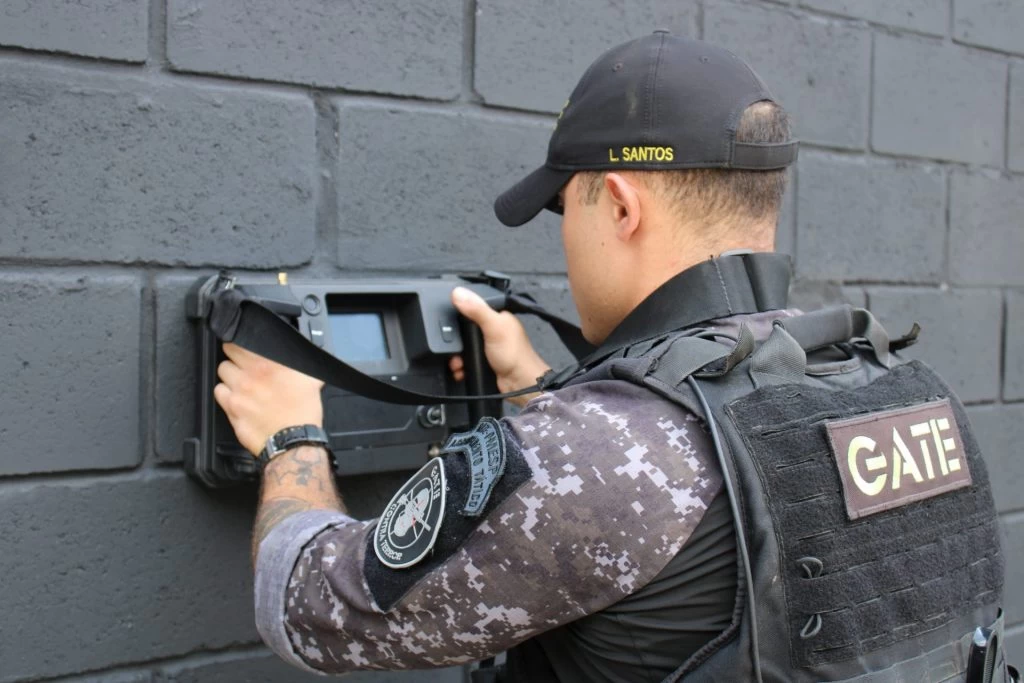 Conheça o equipamento da PM de SP que capta sinais de vida de reféns através de paredes