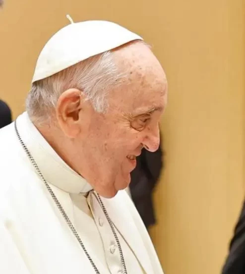 Vaticano confirma morte do papa por AVC e colapso cardiovascular