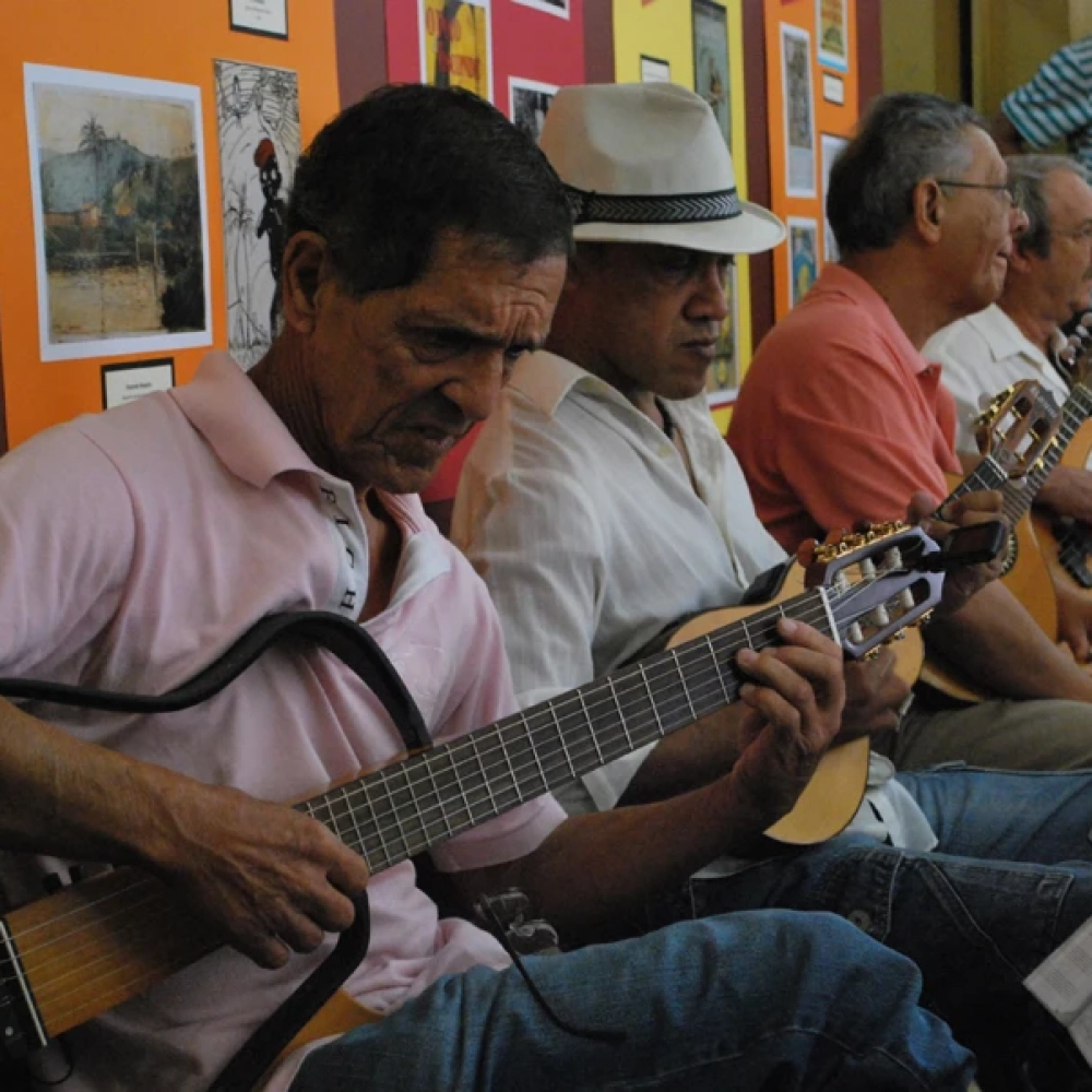 Grupo Entre Amigos se apresenta na Biblioteca Infantil