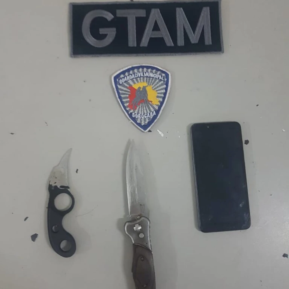 Guarda Civil detém homens no centro após roubo de celular