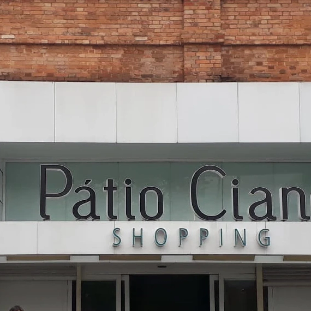 Homem grava vídeos apontando rachaduras no Pátio Cianê Shopping, mas direção diz que não comprometem a estrutura