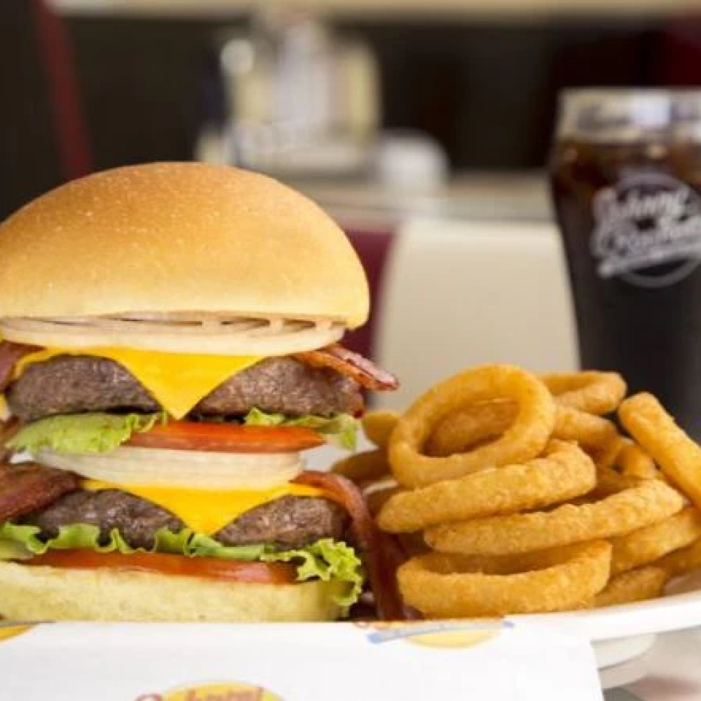Iguatemi Esplanada recebe a primeira unidade da Johnny Rockets do interior paulista