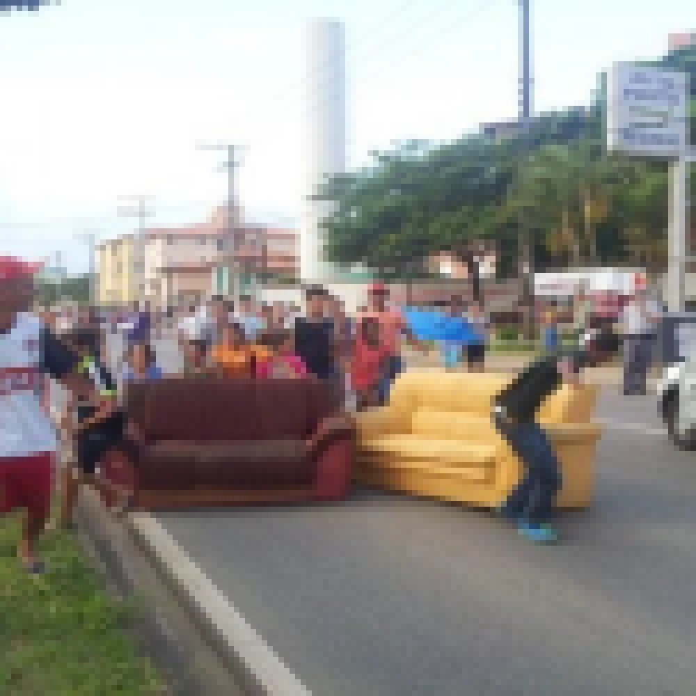 Protesto por Falta de Ã¡gua interdita a Avenida Ipanema