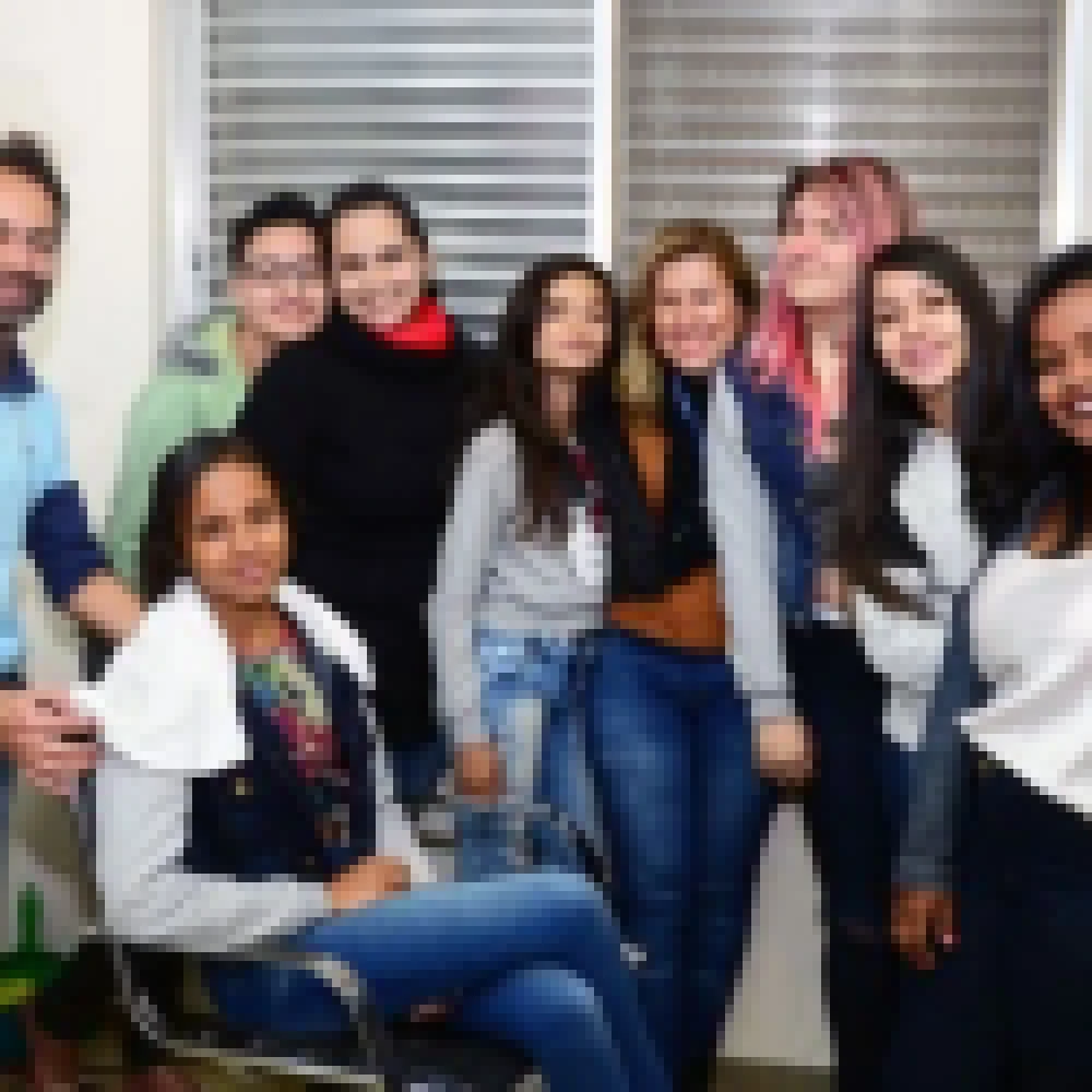 Grupo terapÃªutico trabalha autoestima e identidade com jovens