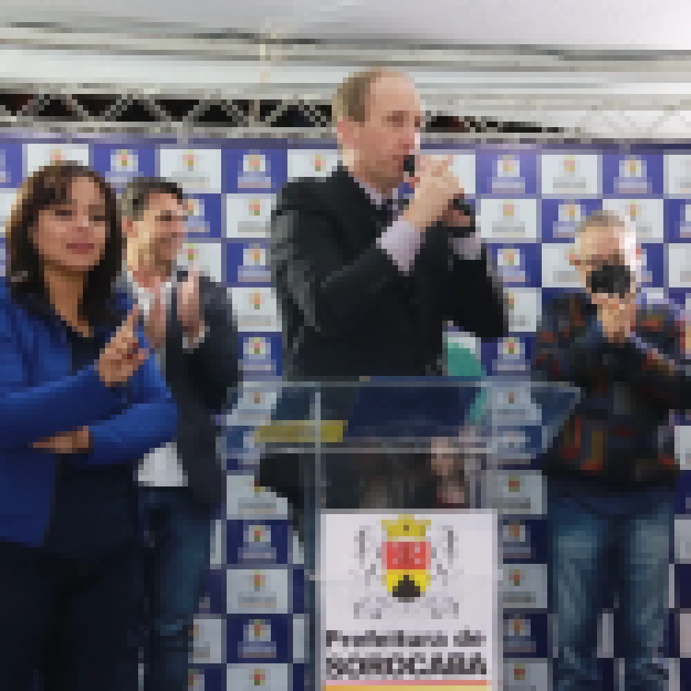 Prefeitura inicia revitalizaÃ§Ã£o de quadra poliesportiva na regiÃ£o do Cajuru