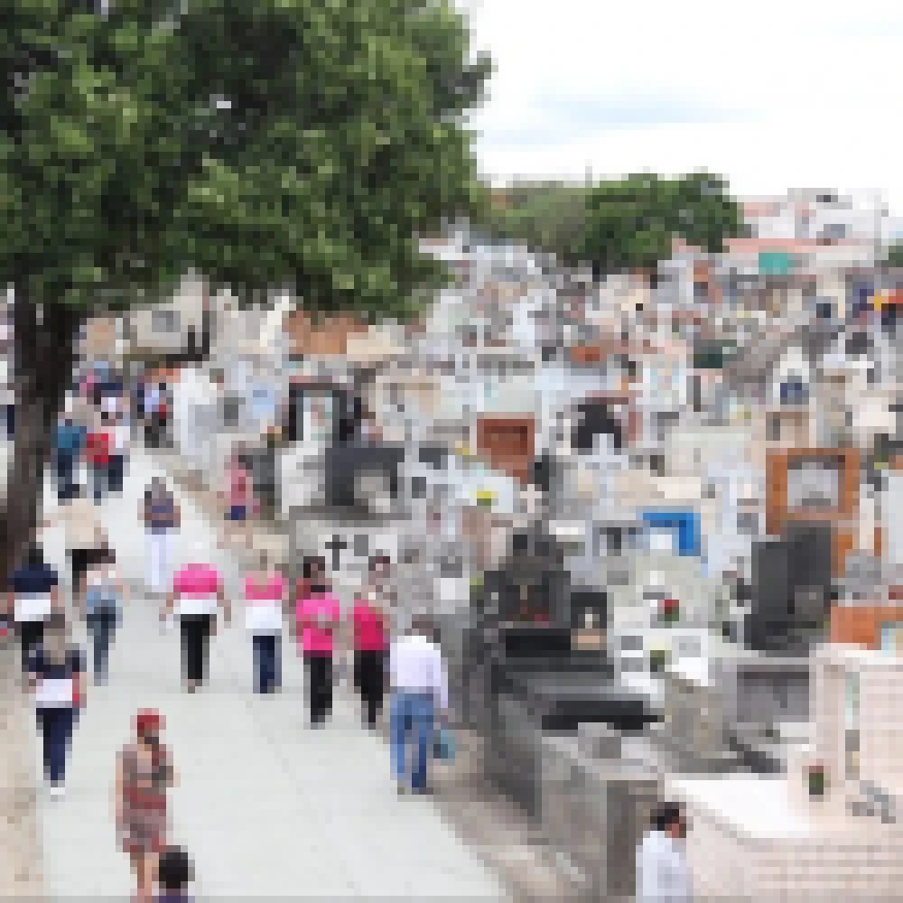 Totalmente revitalizados, cemitÃ©rios municipais atraem cerca de 40 mil pessoas no Dia de Finados