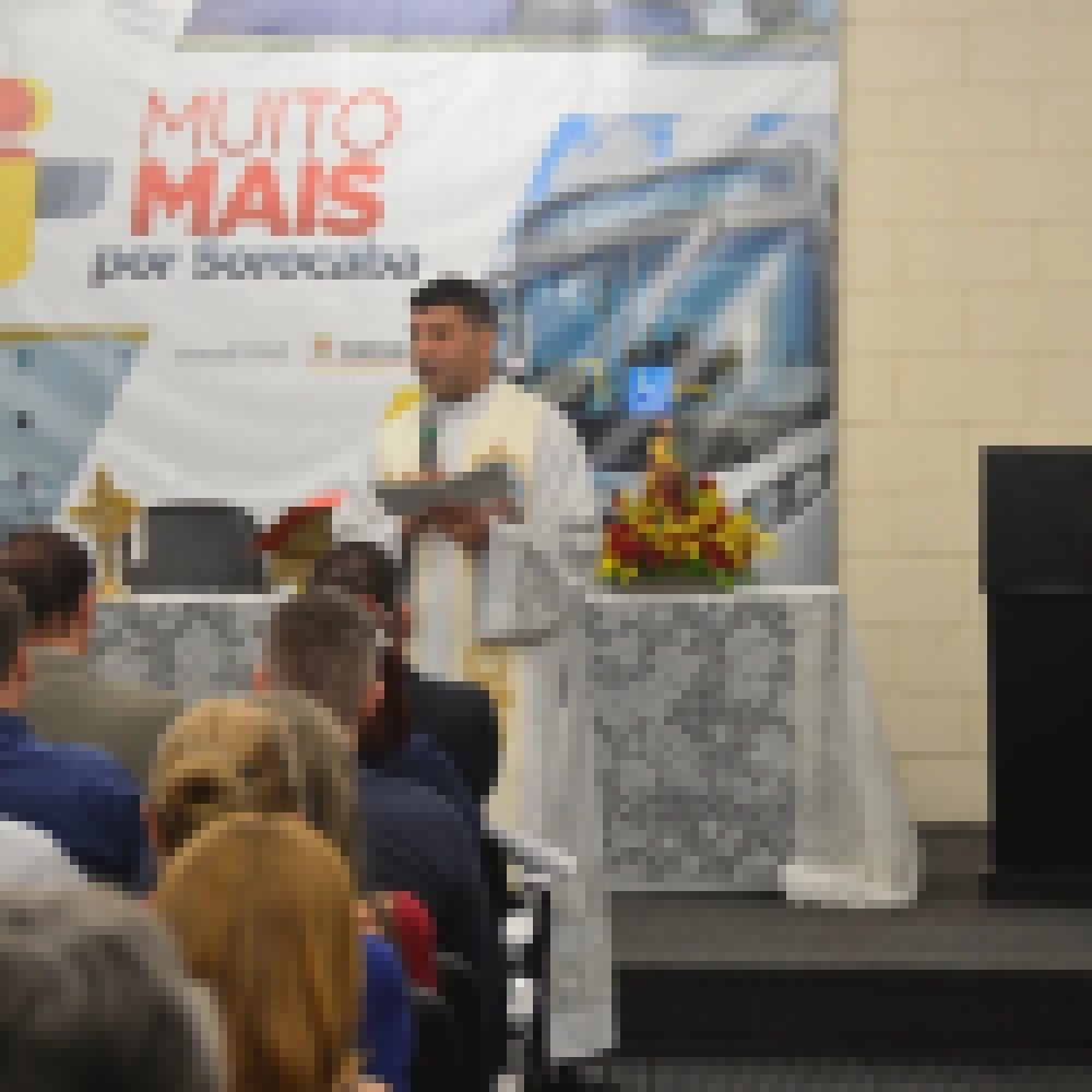 Missa em AÃ§Ã£o de GraÃ§as preenche o PaÃ§o Municipal com amor e gratidÃ£o