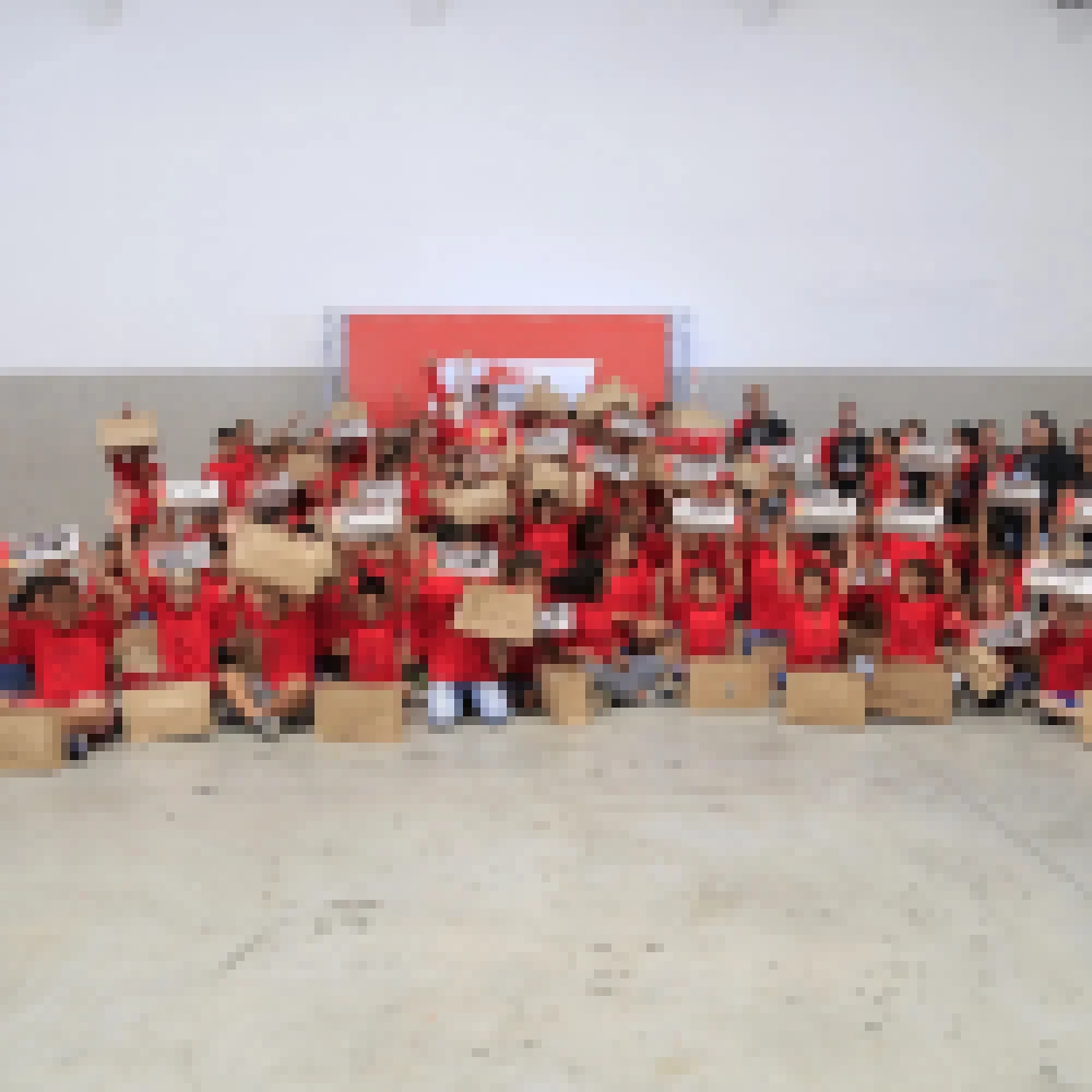Bandeiras Centro Empresarial recebe 170 atendidos da Pastoral do Menor para tour educativo e cultural