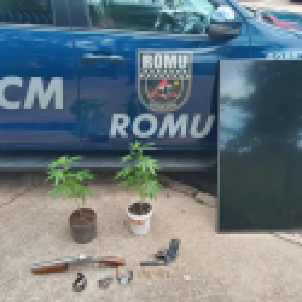 ROMU prende trÃªs com drogas e armas no Jardim Tulipa