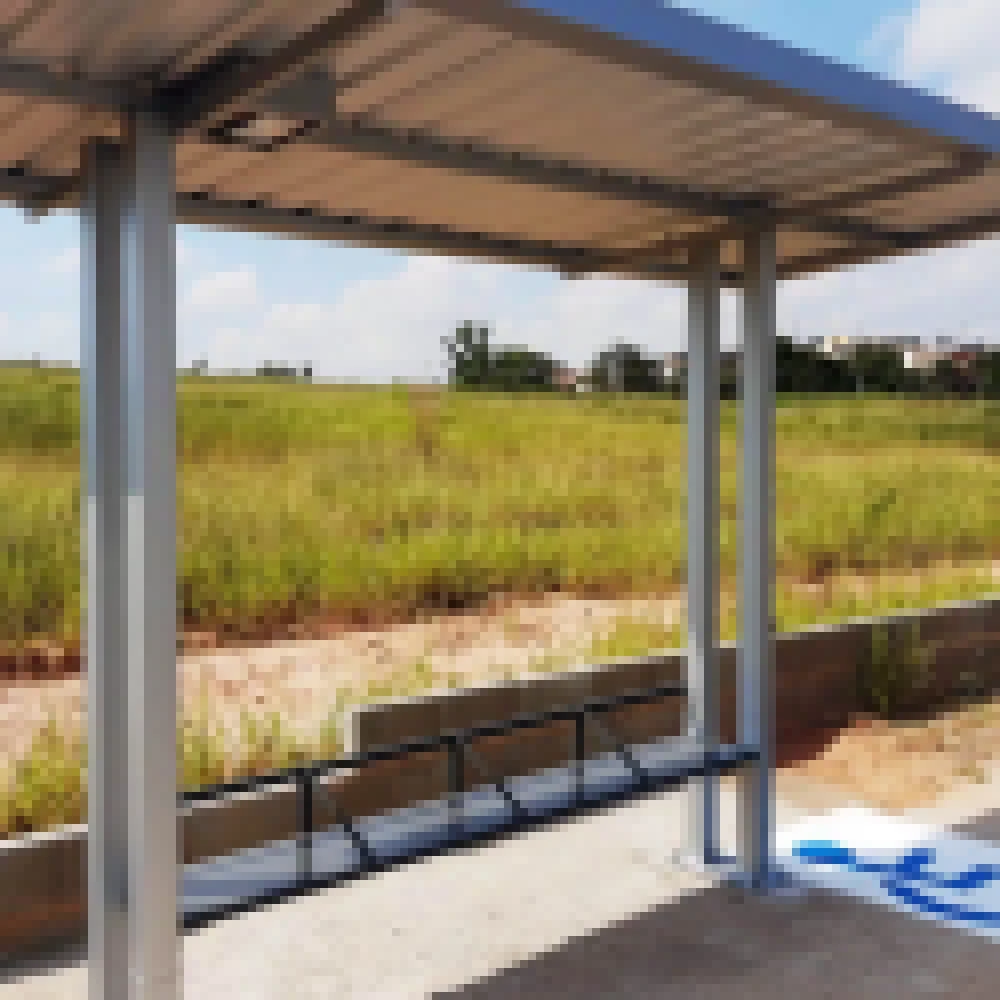 Urbes adota novo modelo de abrigo de Ã´nibus equipado com painel solar