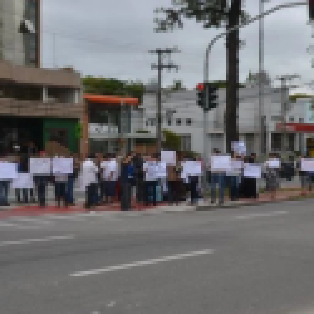 Parentes e Amigos fazem manifestaÃ§Ã£o para pedir justiÃ§a pela morte de mÃºsico