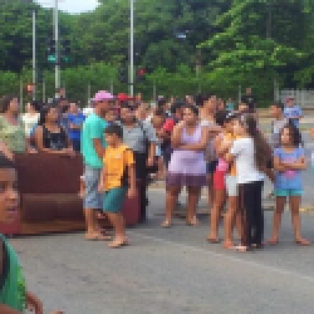 Protesto por Falta de Ã¡gua interdita a Avenida Ipanema